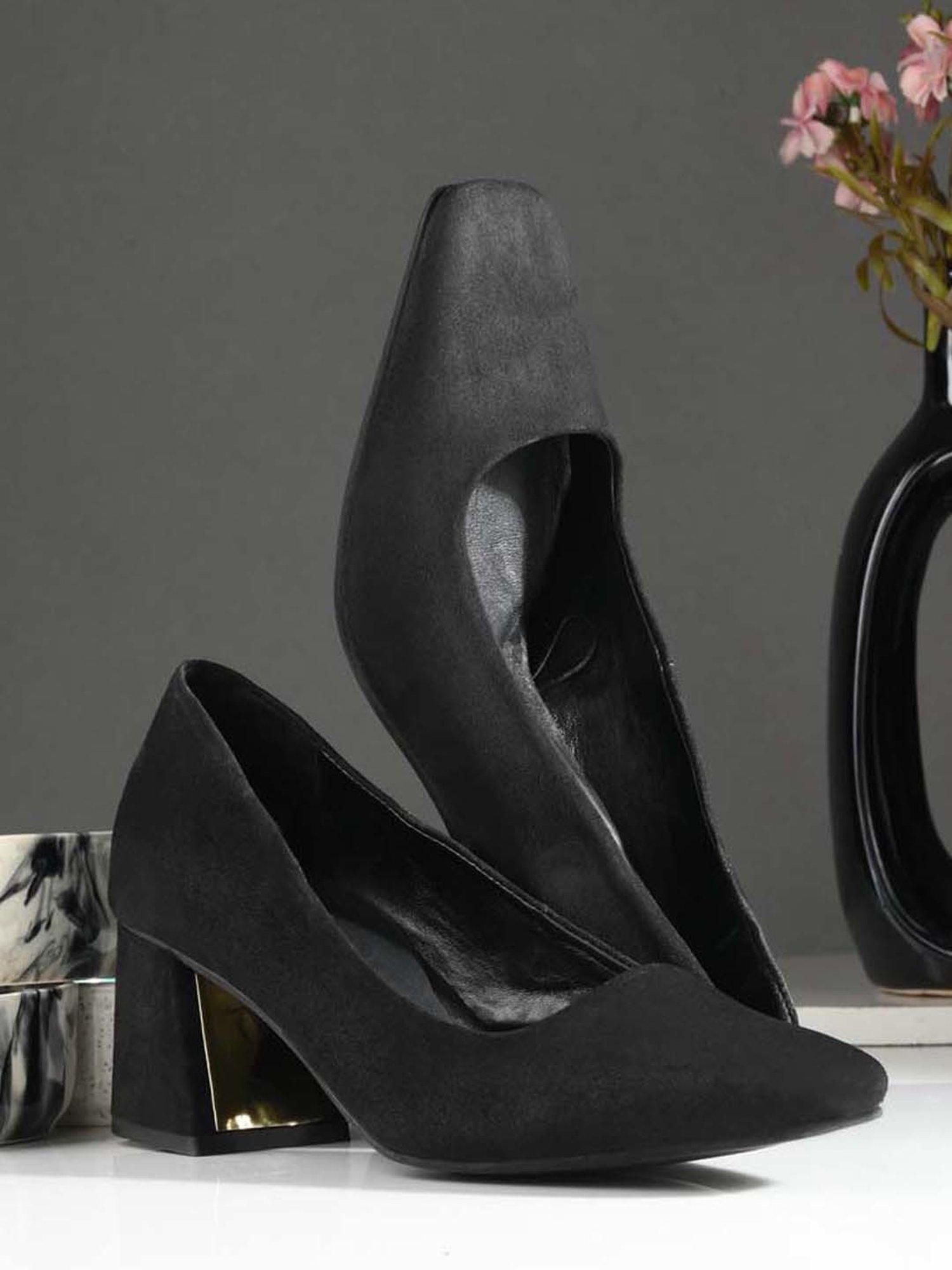 Carlo Romano Women's Black Casual Pumps