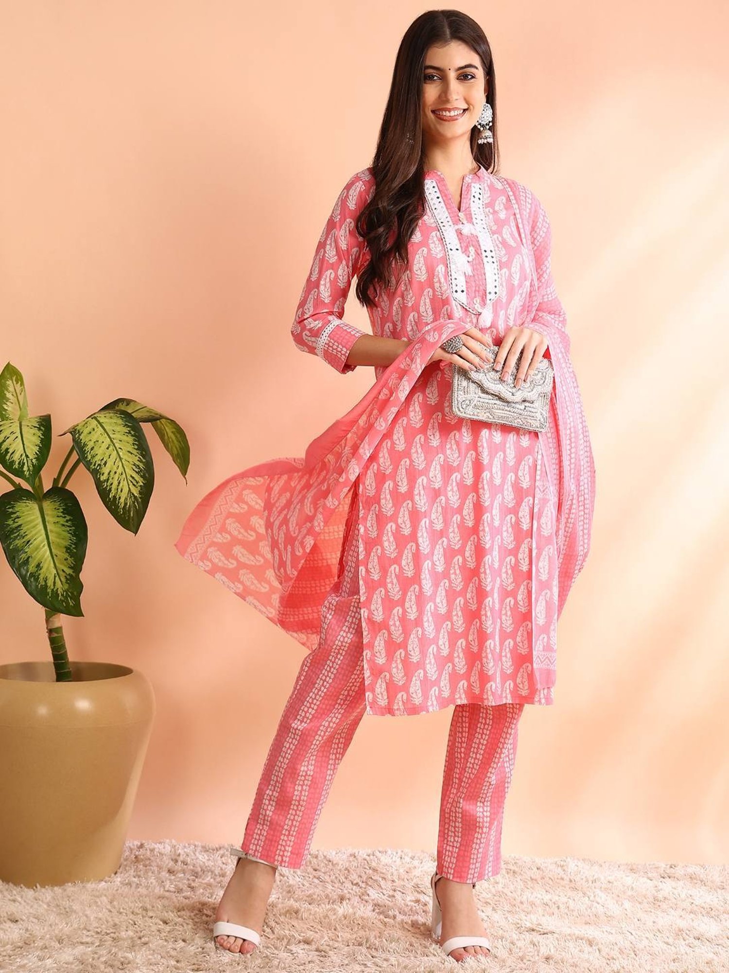 Vaamsi Pink Cotton Printed Kurta Pant Set With Dupatta