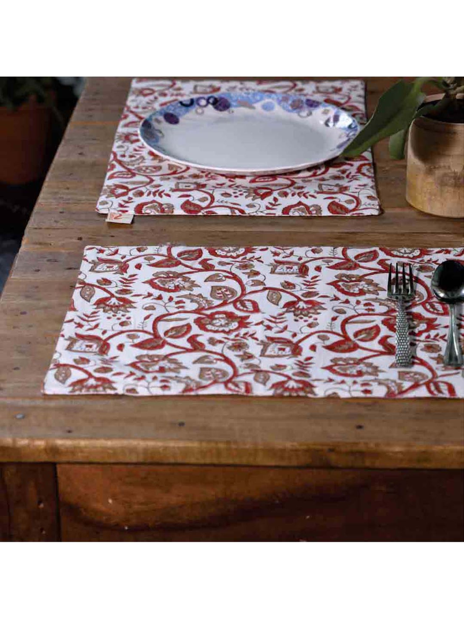 Table Runner with 4ct Placemats - Bullseye's Playground™