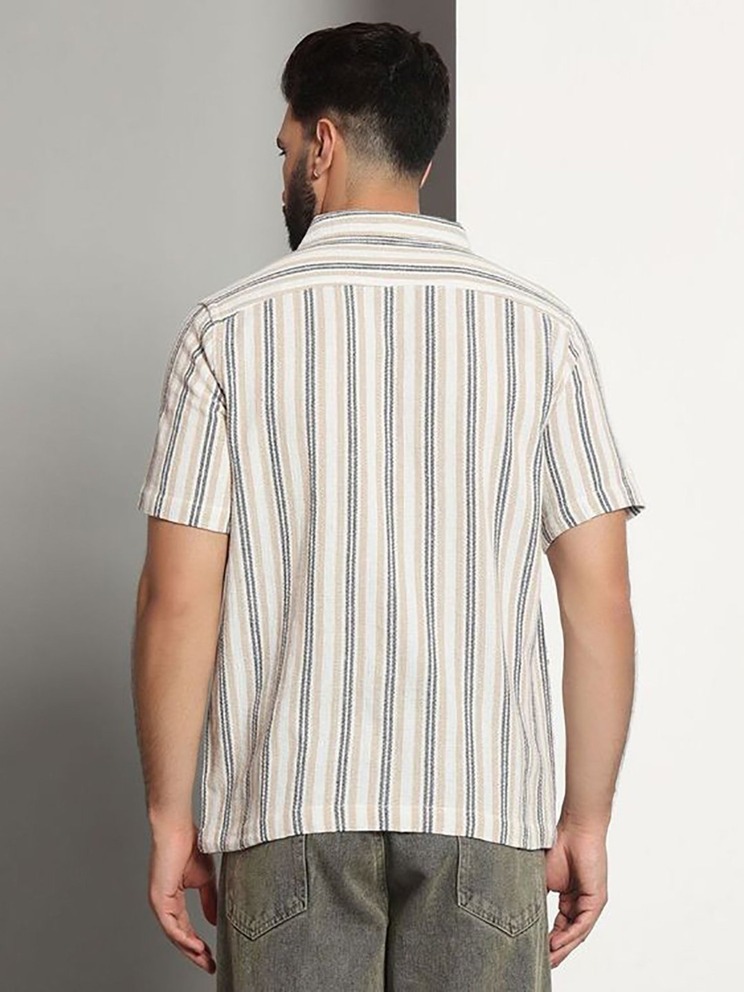 CHIMPAAANZEE White Regular fit Stripes Casual Shirt