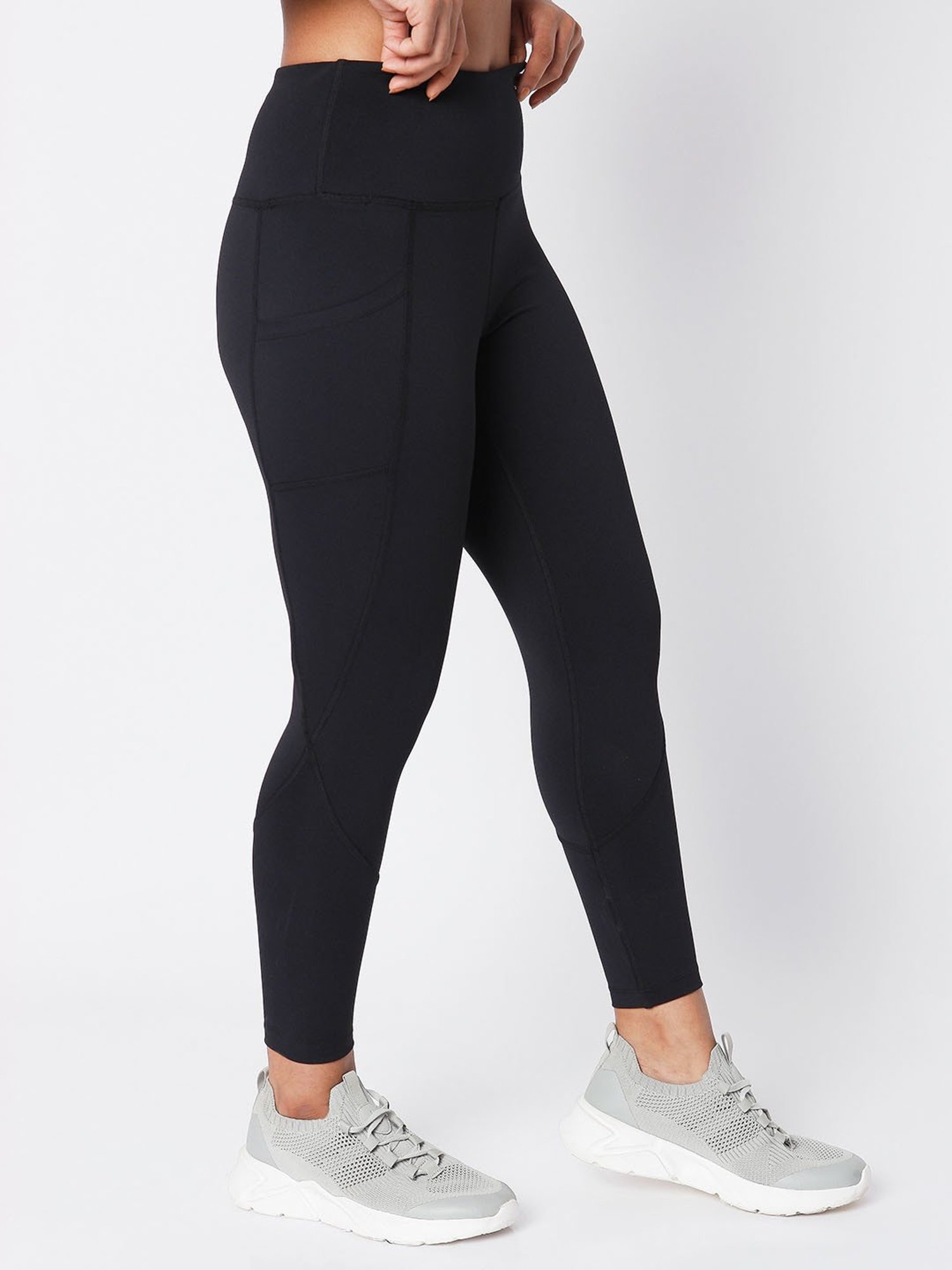 SILVERTRAQ Black Relaxed Fit Leggings