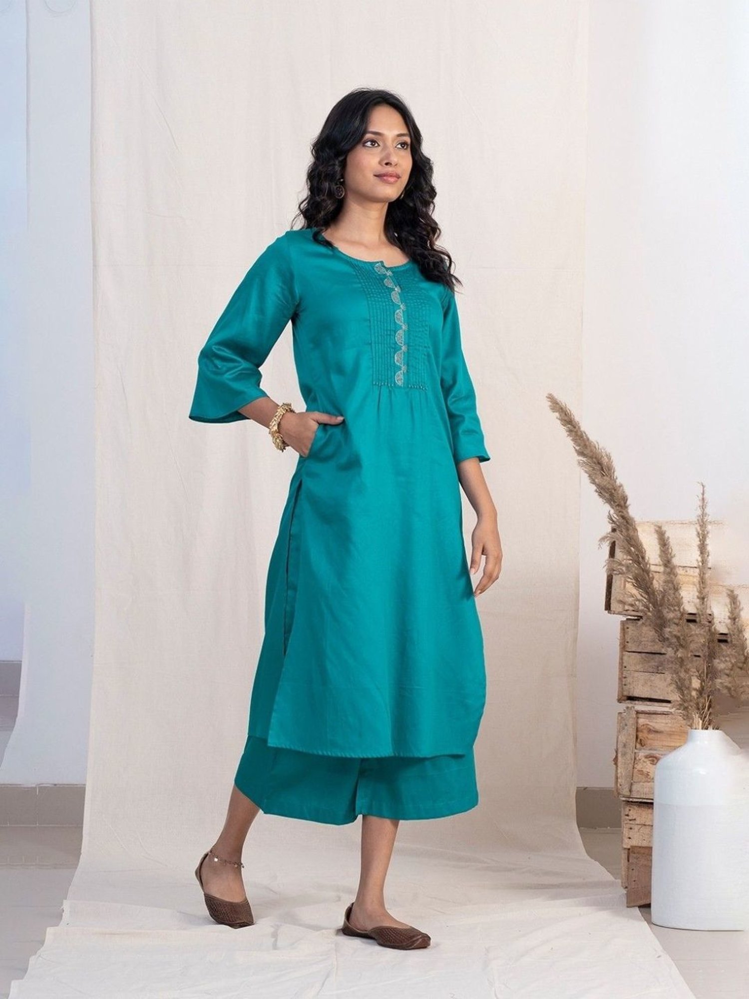 Akiso Jashn Blue Round Neck With Pintucks Set With Plazzo
