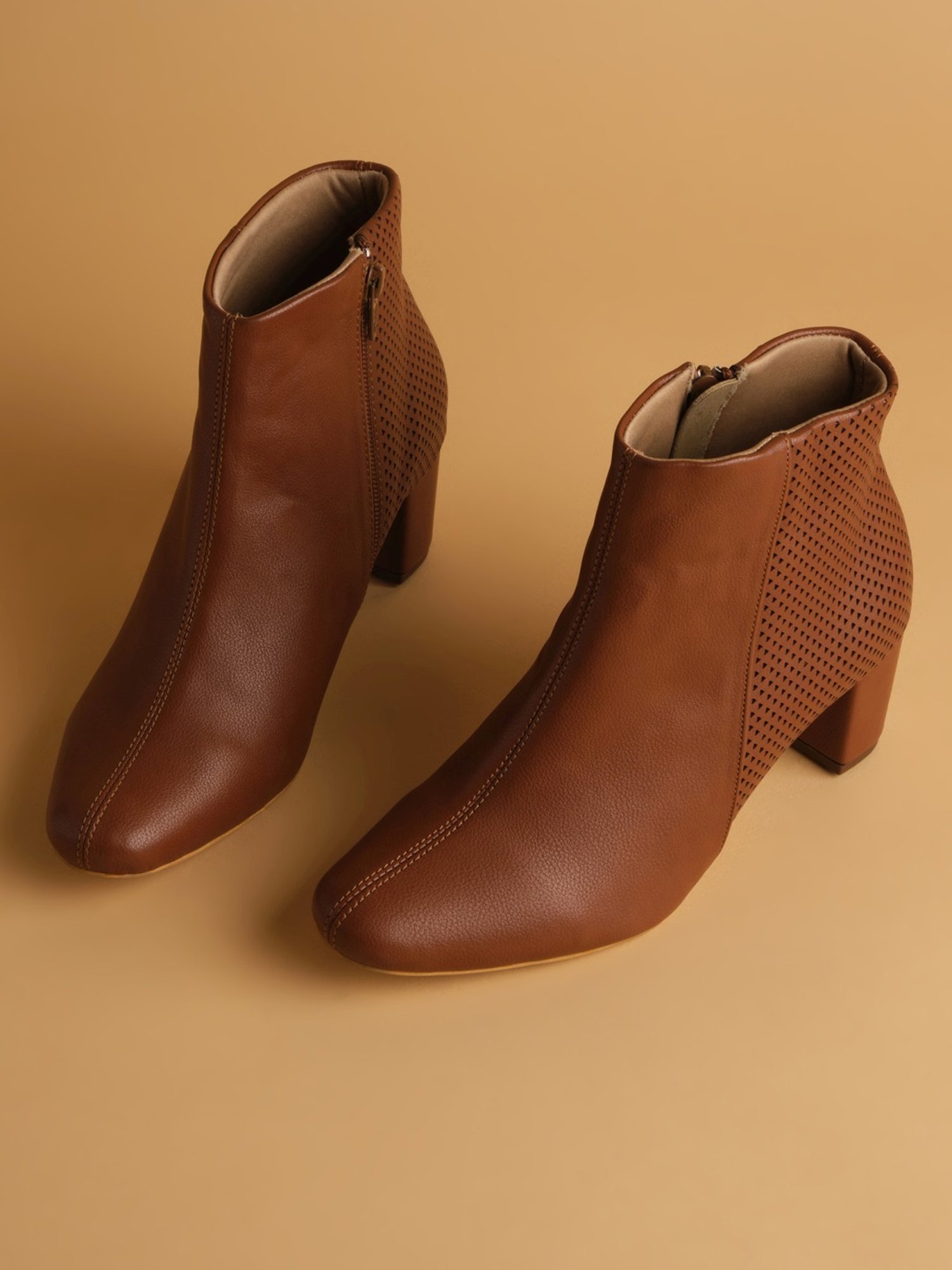 Flat N Heels Women's Pink Stiletto Pumps