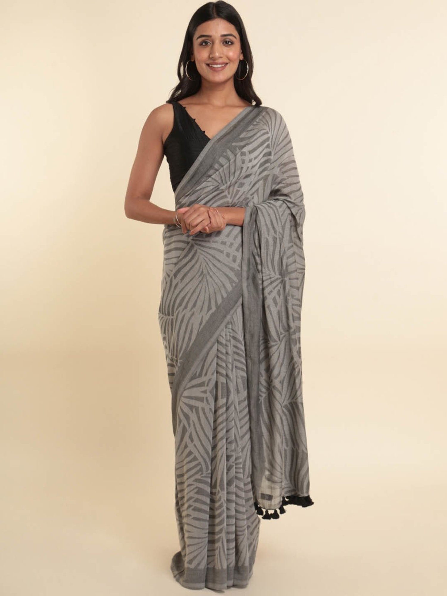 Suta Grey Printed Saree Without Blouse