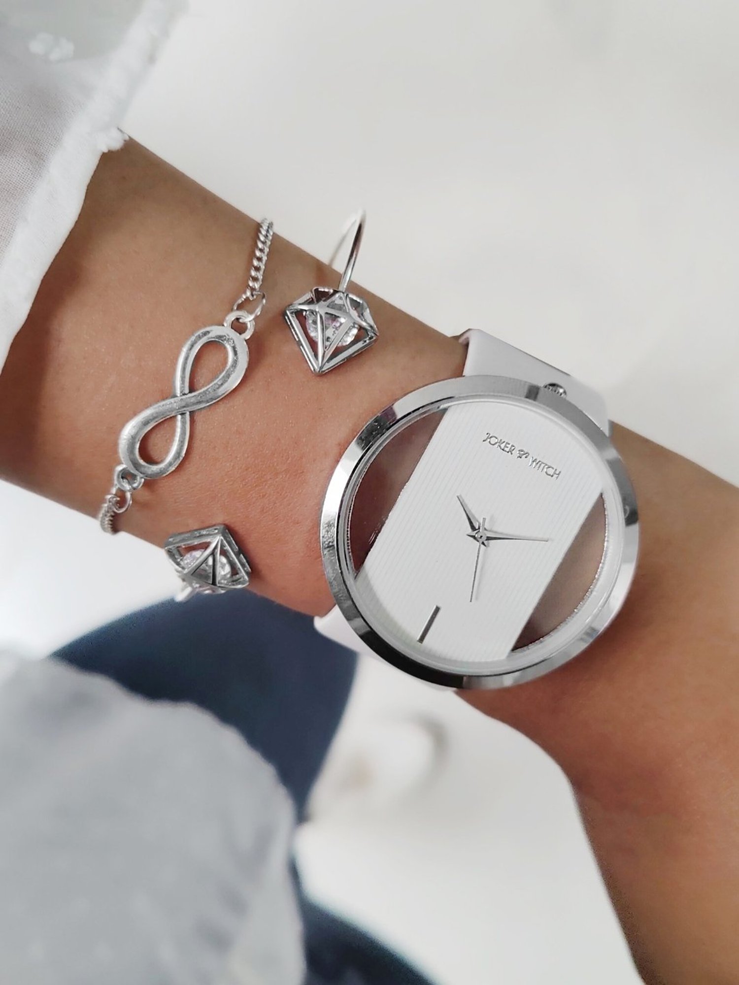 Joker & WItch JWLT582 Analog Watch for Women With Ring, Bracelet