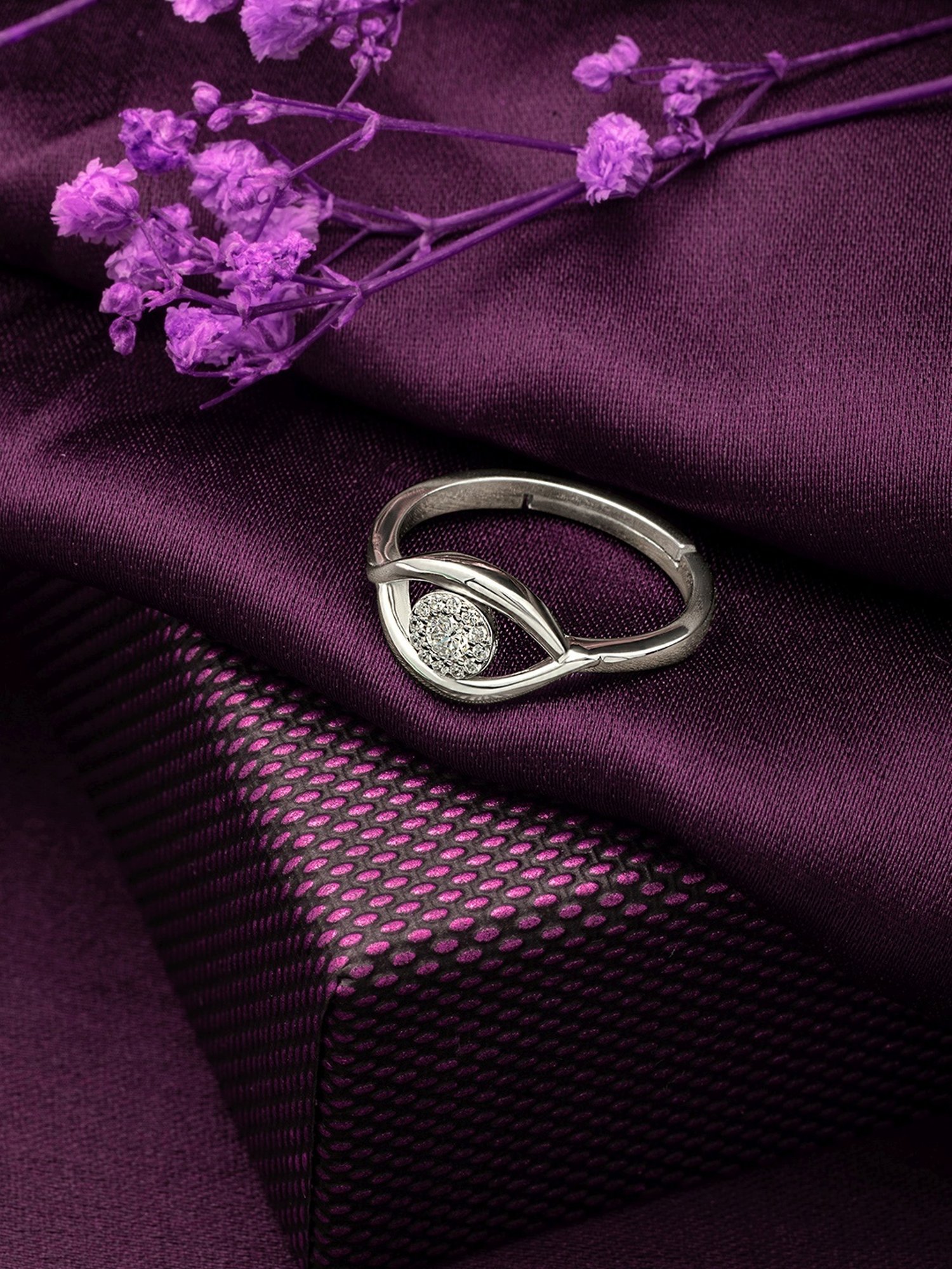 Silberry 92.5 Sterling Silver Crest Eye Ring