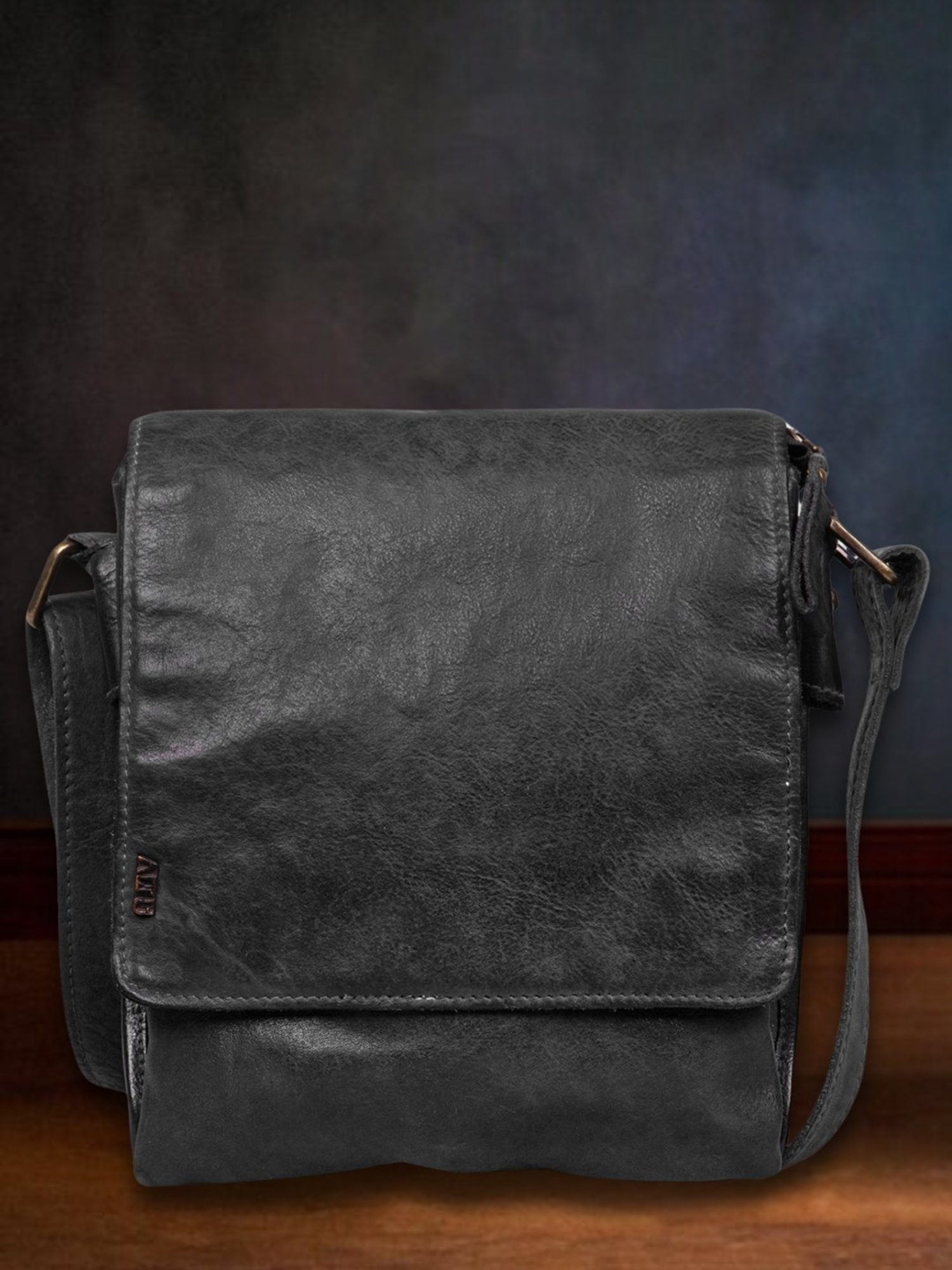 Art N Vintage Henry Black Leather Solid Medium Cross Body Bag