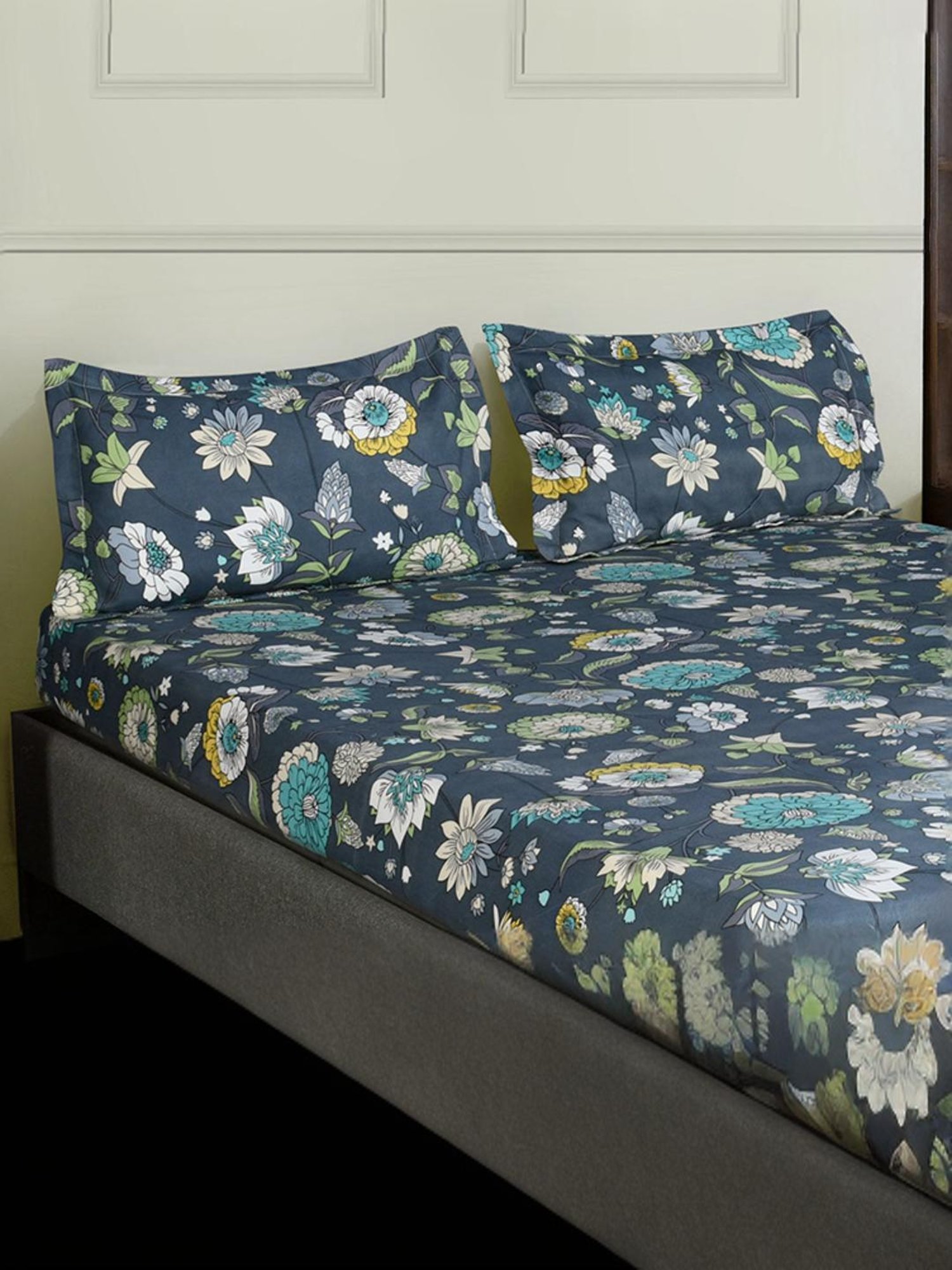 @Home Aurora Black 130 GSM Polyester Double Bedsheet with 2 Pillow Covers