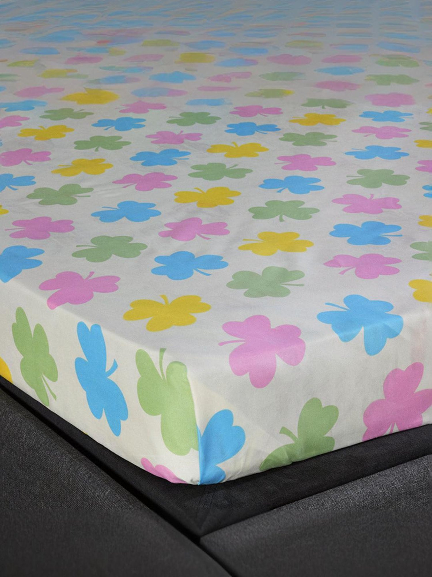 @Home Ammara Multicolor 90 GSM Polyester Double Bedsheet with 2 Pillow Covers