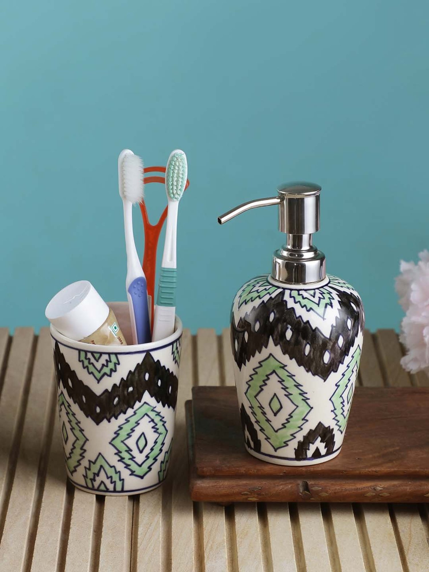 VarEesha Aztec Multicolor Ceramic Bath Accessories - Set of 2