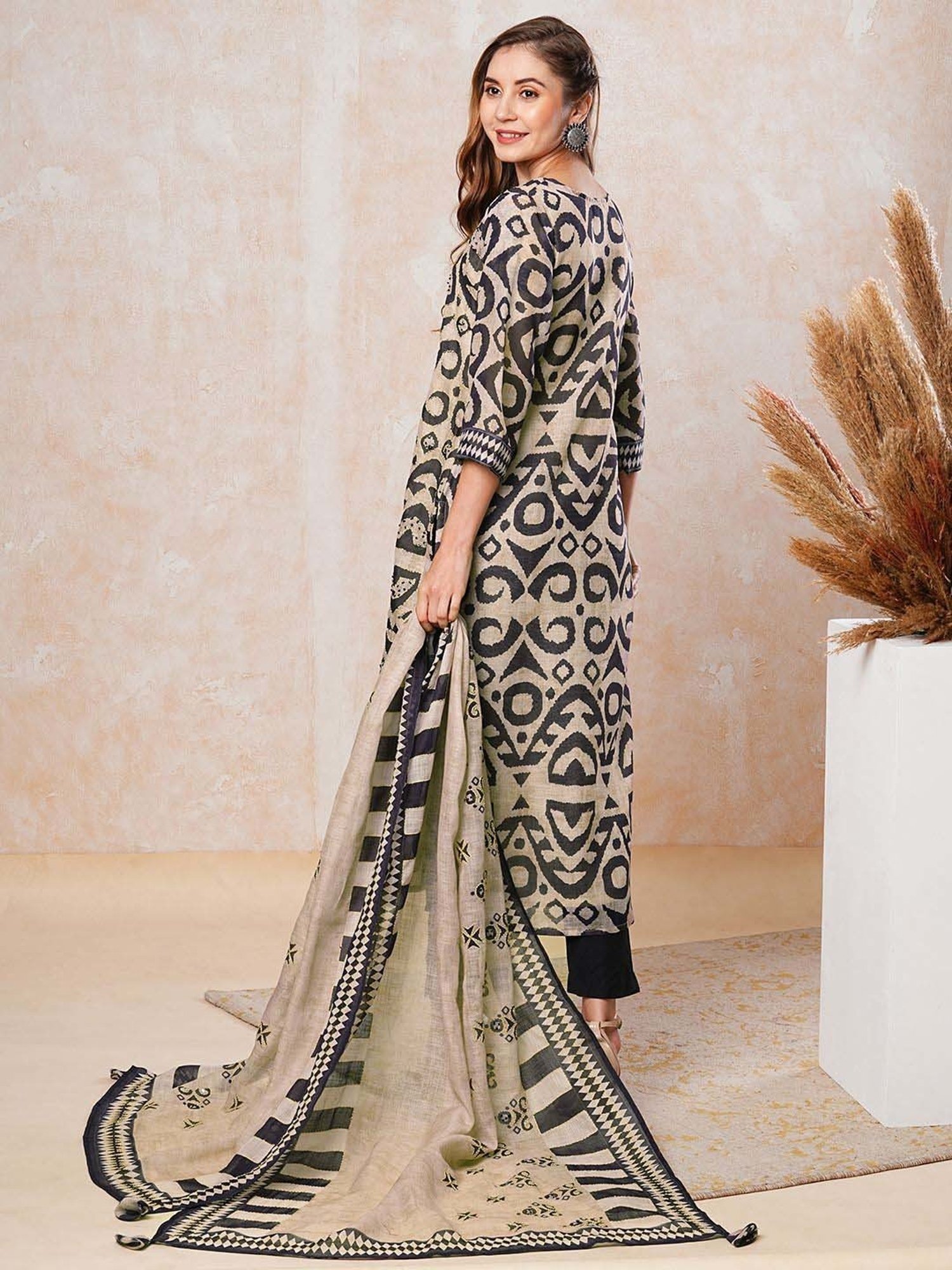 Saffron Threads Black Printed Straight Kurta