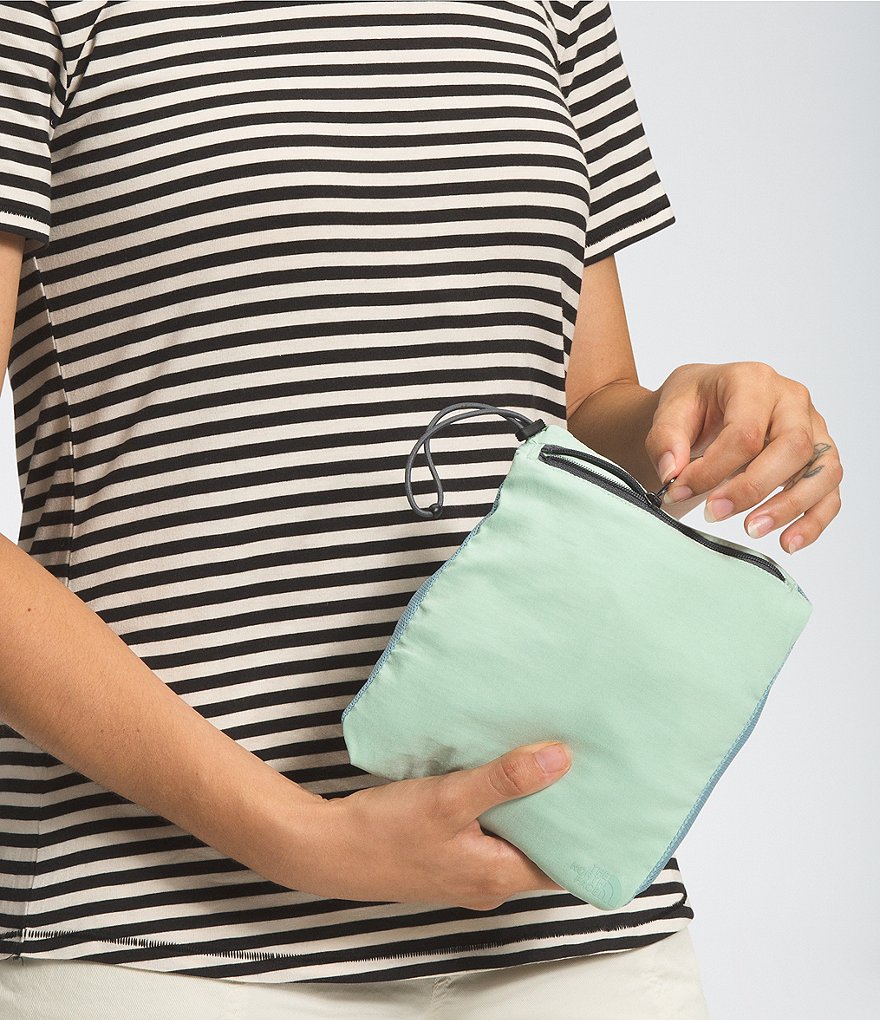 The North Face Class V Packable Long Sleeve Windbreaker