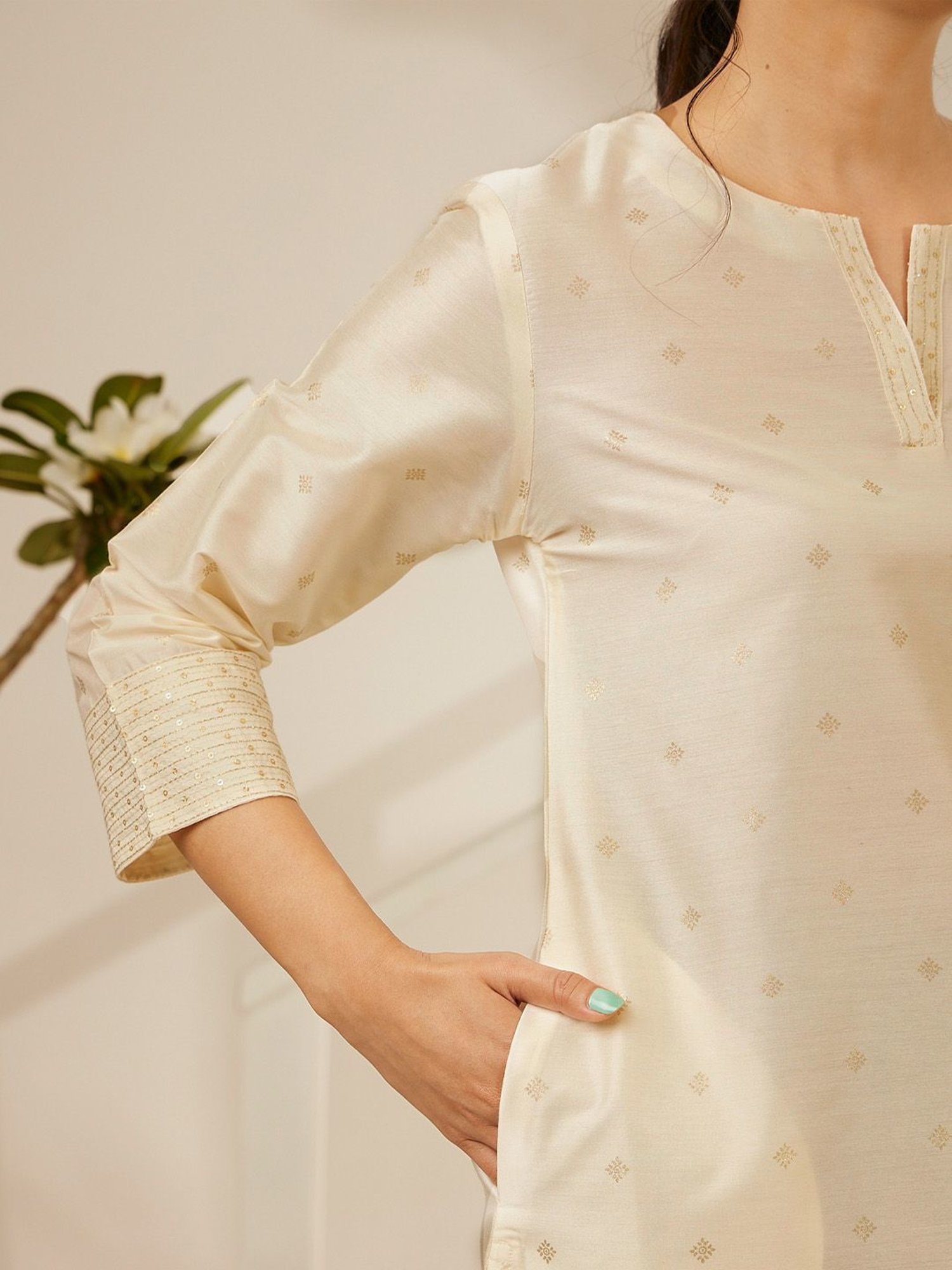 Daali Cream Viscose Round Neck 3/4 Sleeves Blooming Mood Kurta with Two Pockets