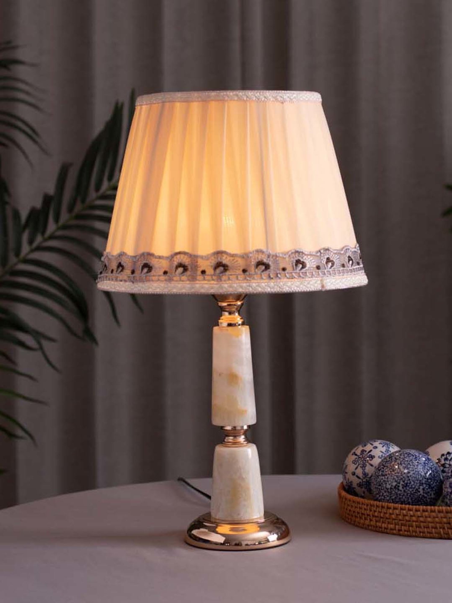 The Decor Kart White Metal Marcia Table Lamp