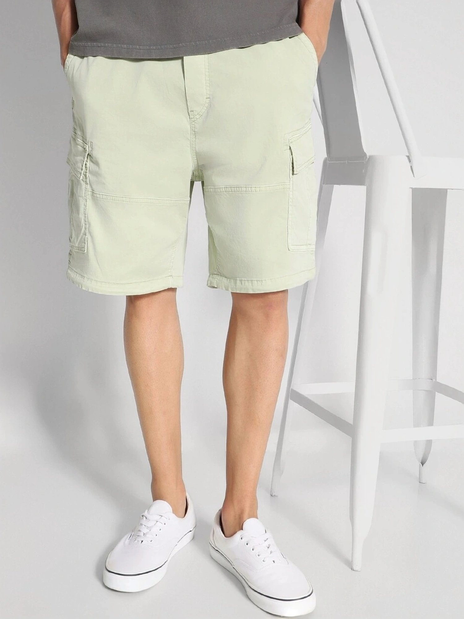 American Eagle Green Cotton Regular Fit Cargo Shorts