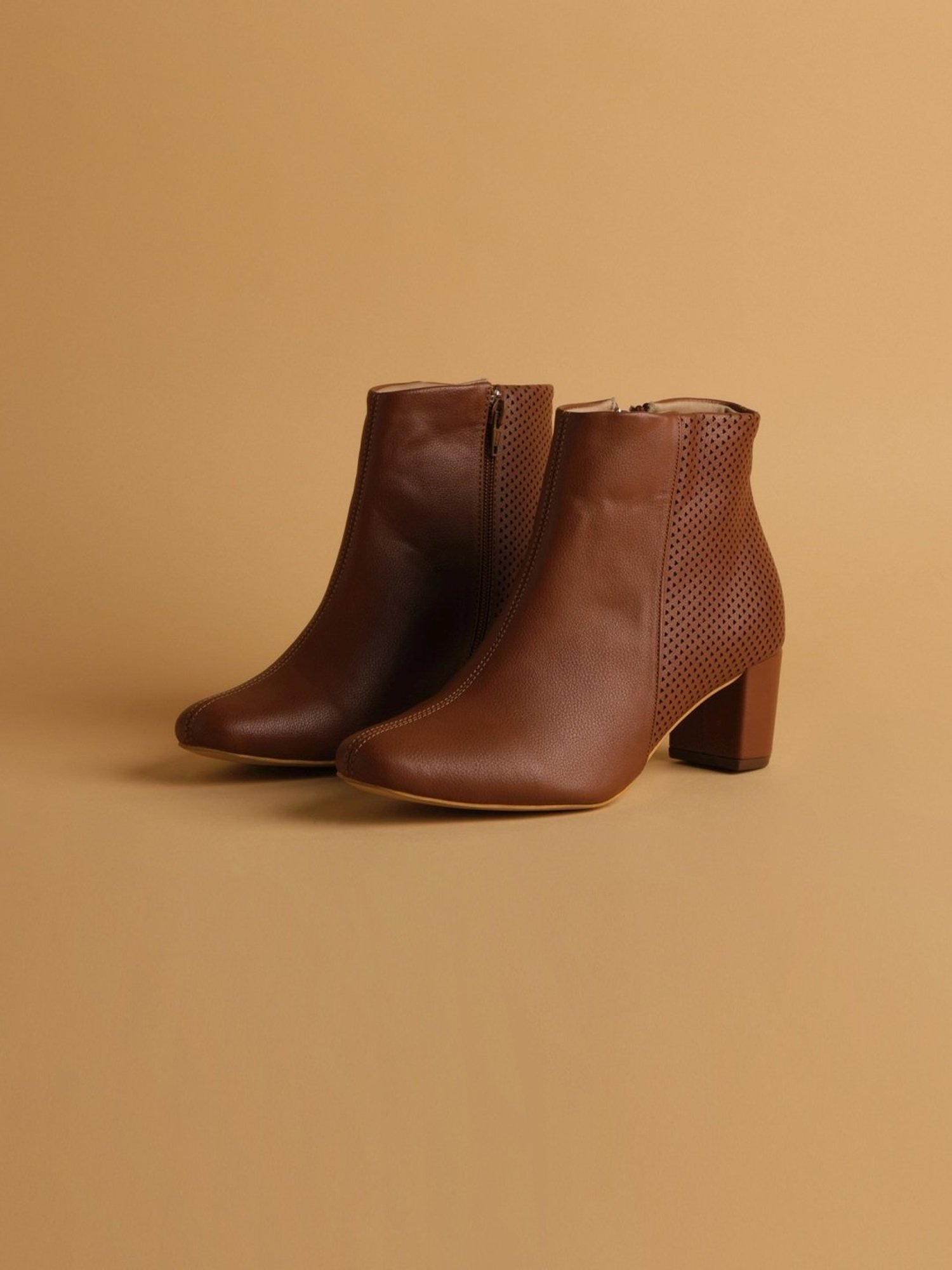 Flat N Heels Women's Pink Stiletto Pumps