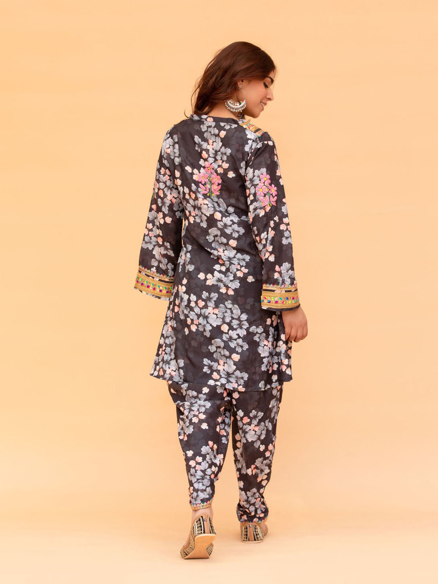 House of Kari Saba Chikankari Kurta Set in Muslin Silk - Black