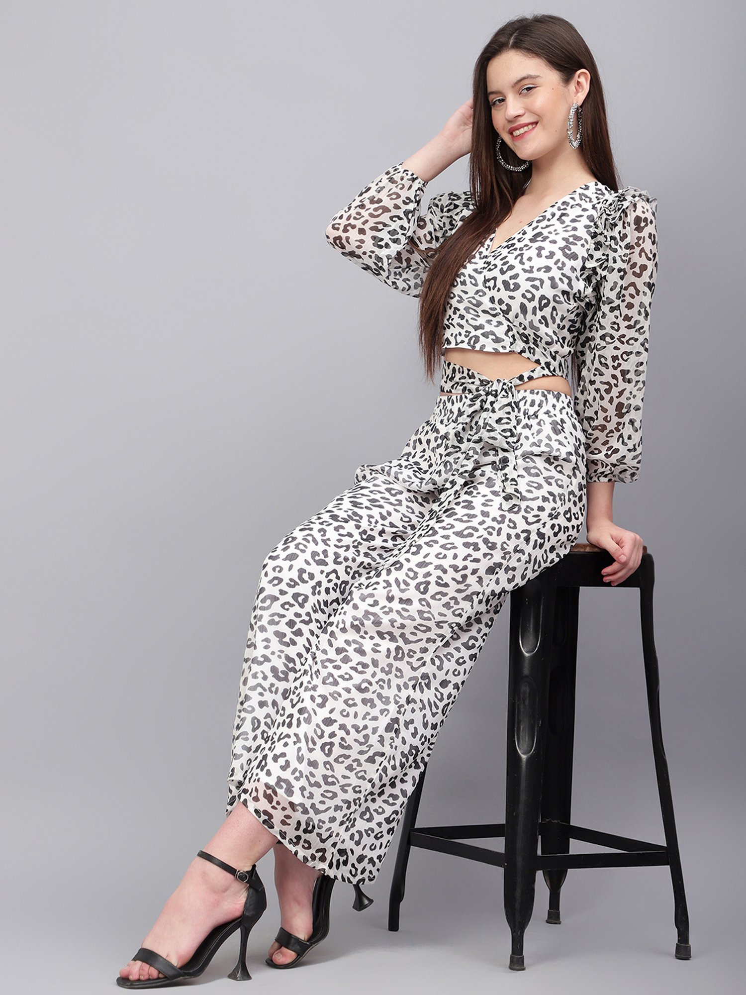 Anvi Be Yourself White & Black Printed Relaxed Fit Mid Rise Palazzos