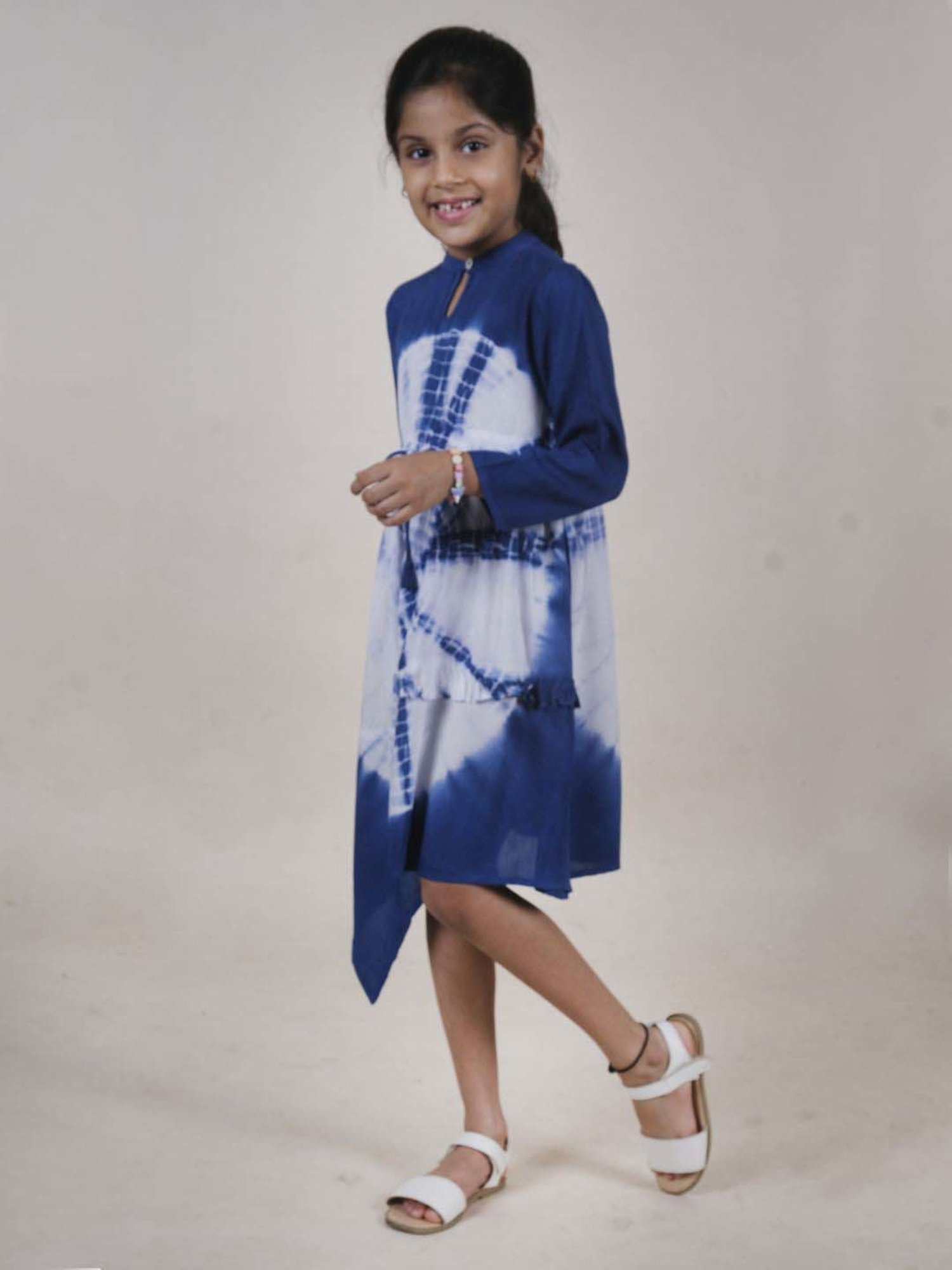 Kiddopanti Girls Blue & White Printed Full Sleeves Casual Dresses