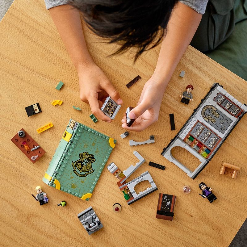 LEGO Harry Potter Hogwarts Moment: Potions Class; Brick-Built Playset 76383