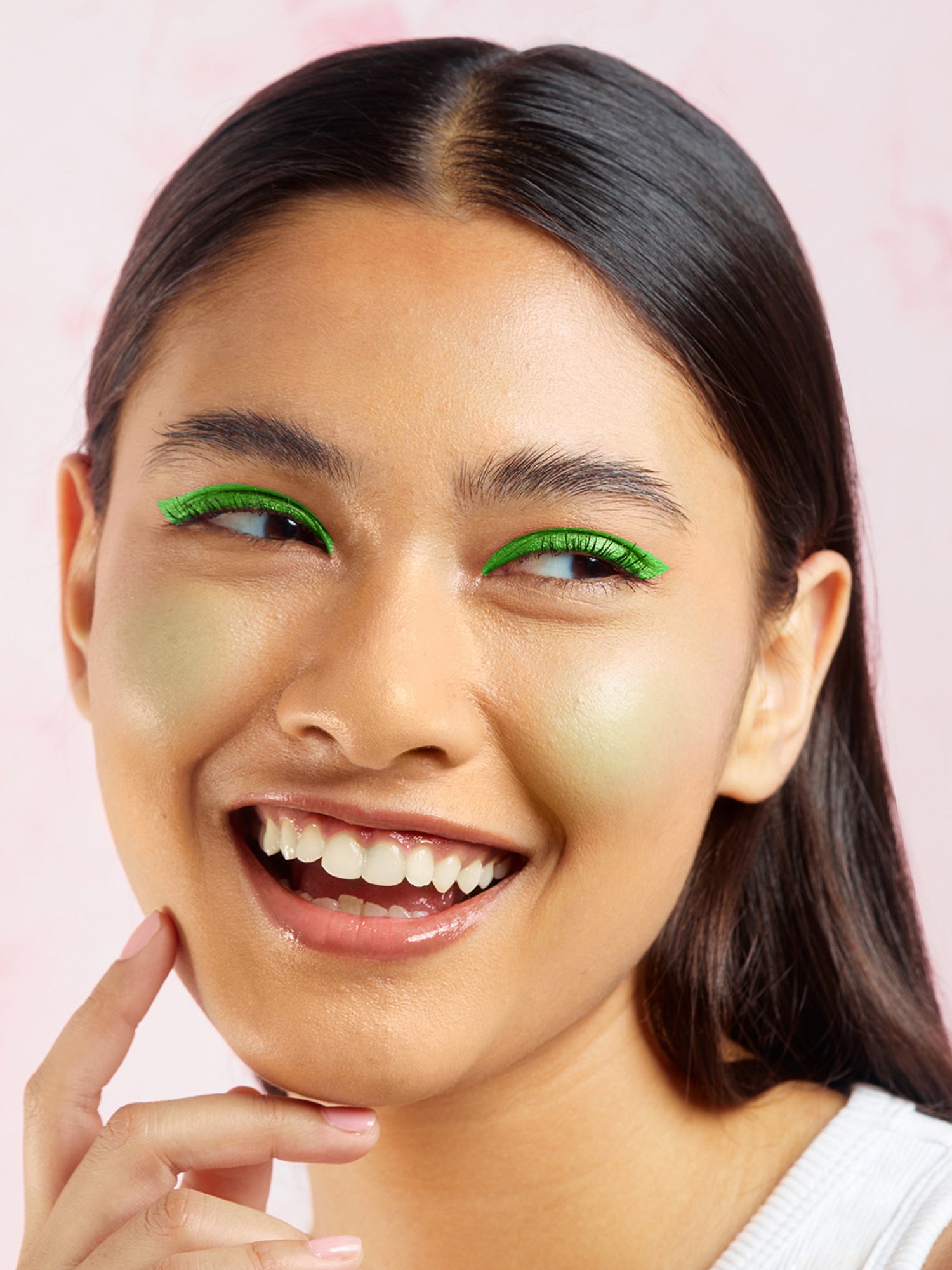 Makeup Revolution Mousse Shadow Emerald Green - 4 gm