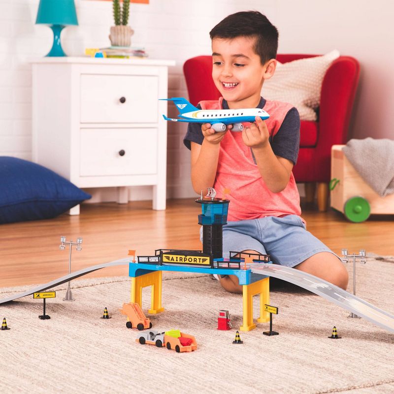 DRIVEN – Airport Playset with Toy Airplane (32pc) – Micro Series