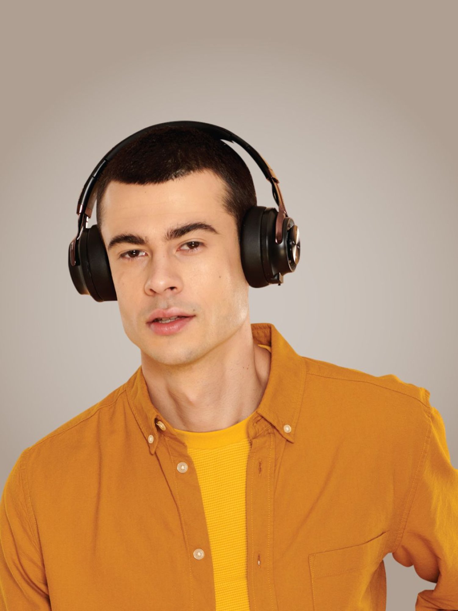 Hammer Bash Over The Ear Bluetooth Headphone With Mic (Black)