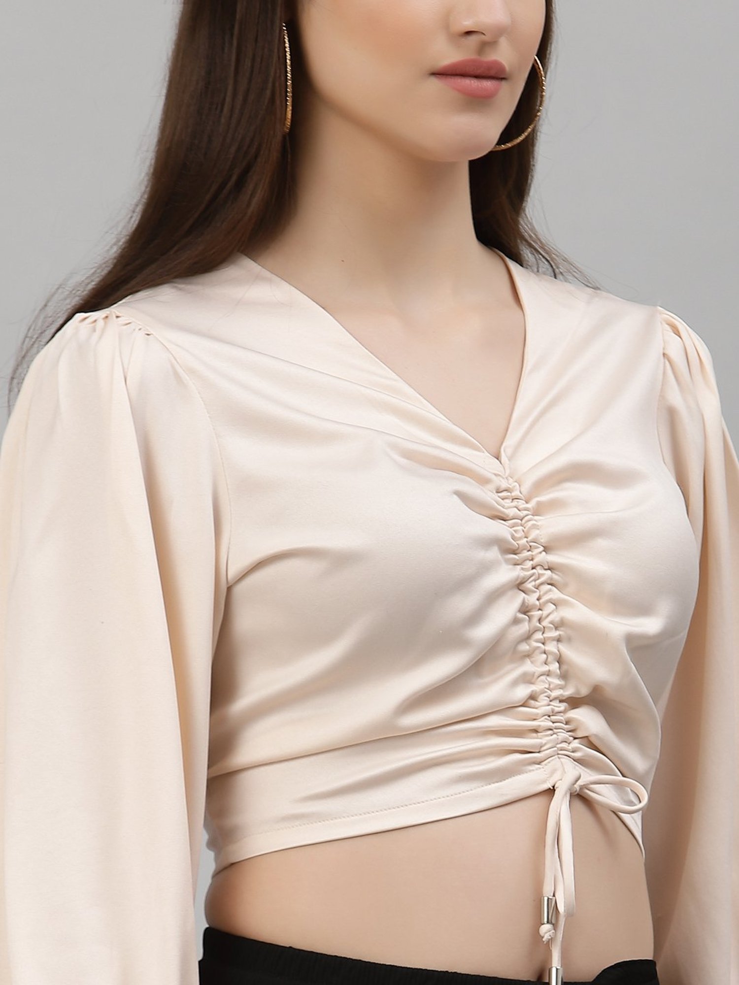 NEUDIS Cream V Neck Crop Top