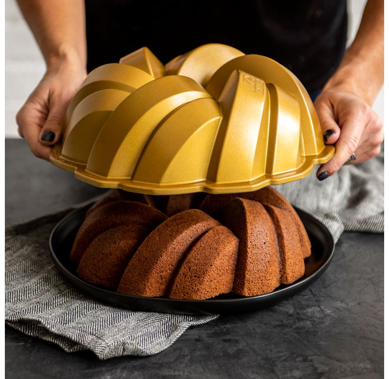 Fat Daddio's Anodized Aluminum Round Cheesecake Pan w/ Removable Bottom, 9 x 3"