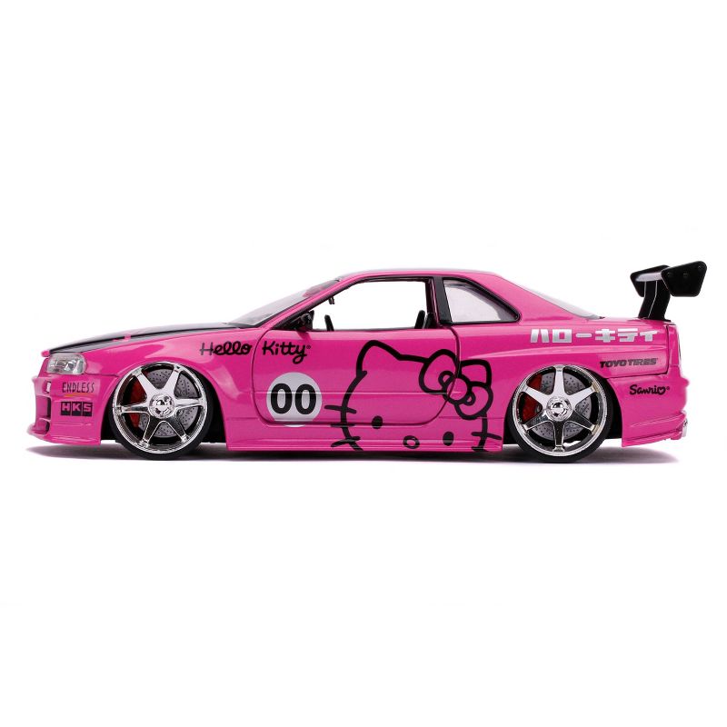 Jada Toys Hollywood Rides 2002 Nissan Skyline GTR R34 Hello Kitty Die-Cast Vehicle 1:24 Scale