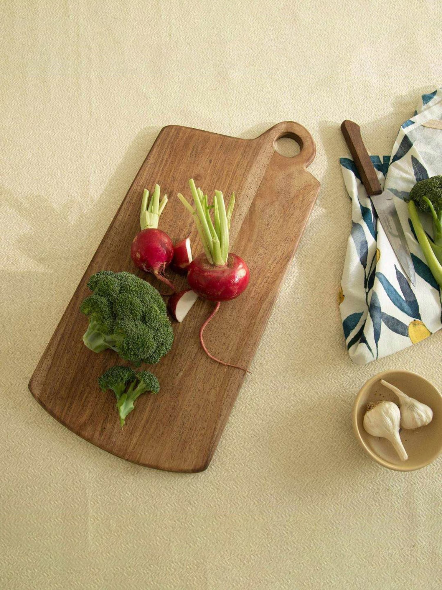 Ellementry Laimai Natural Sheesham Wood Rectangle with Handle Chopping Board