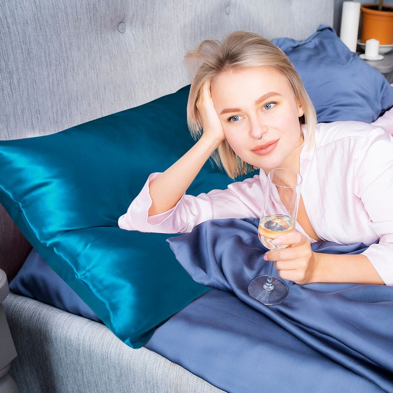 1 Pc 20&rdquo; x 30" Silk for Facial Beauty and Hair Pillow Case Black - PiccoCasa