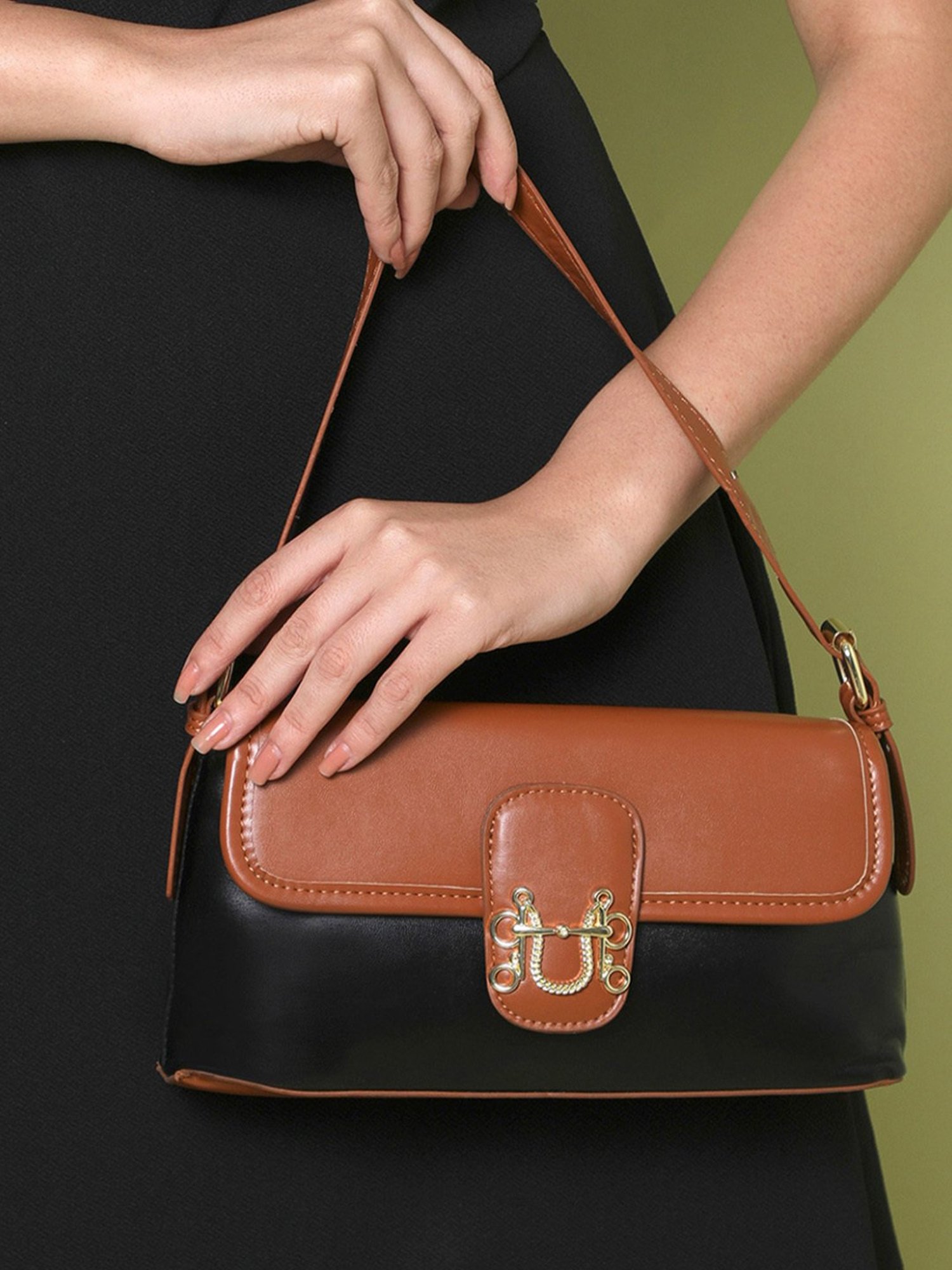 HauteSauce Black Medium Handheld Handbag