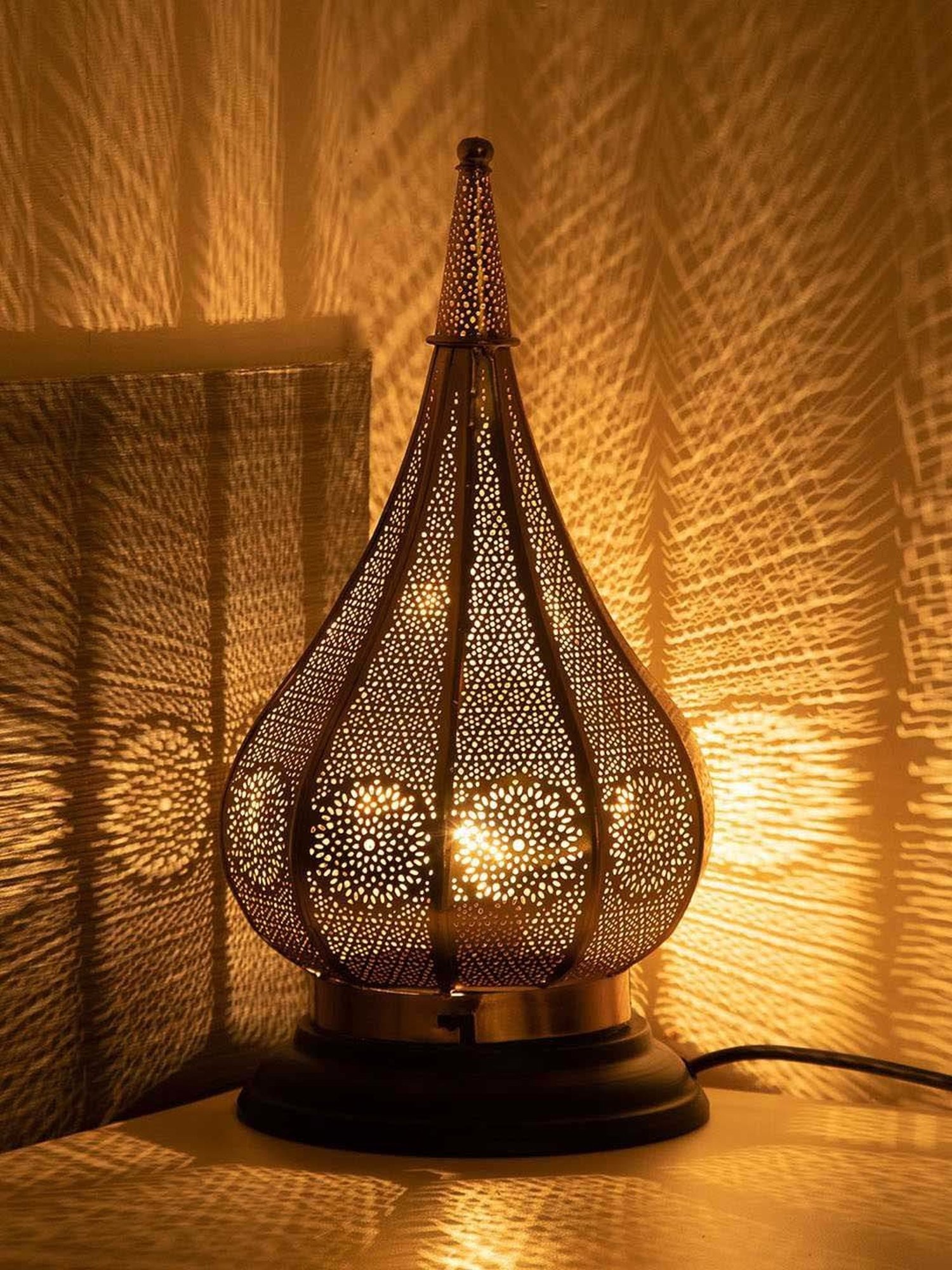 ExclusiveLane Golden Iron 39.62 cm Moroccan Dome' Handcrafted Table Lamp
