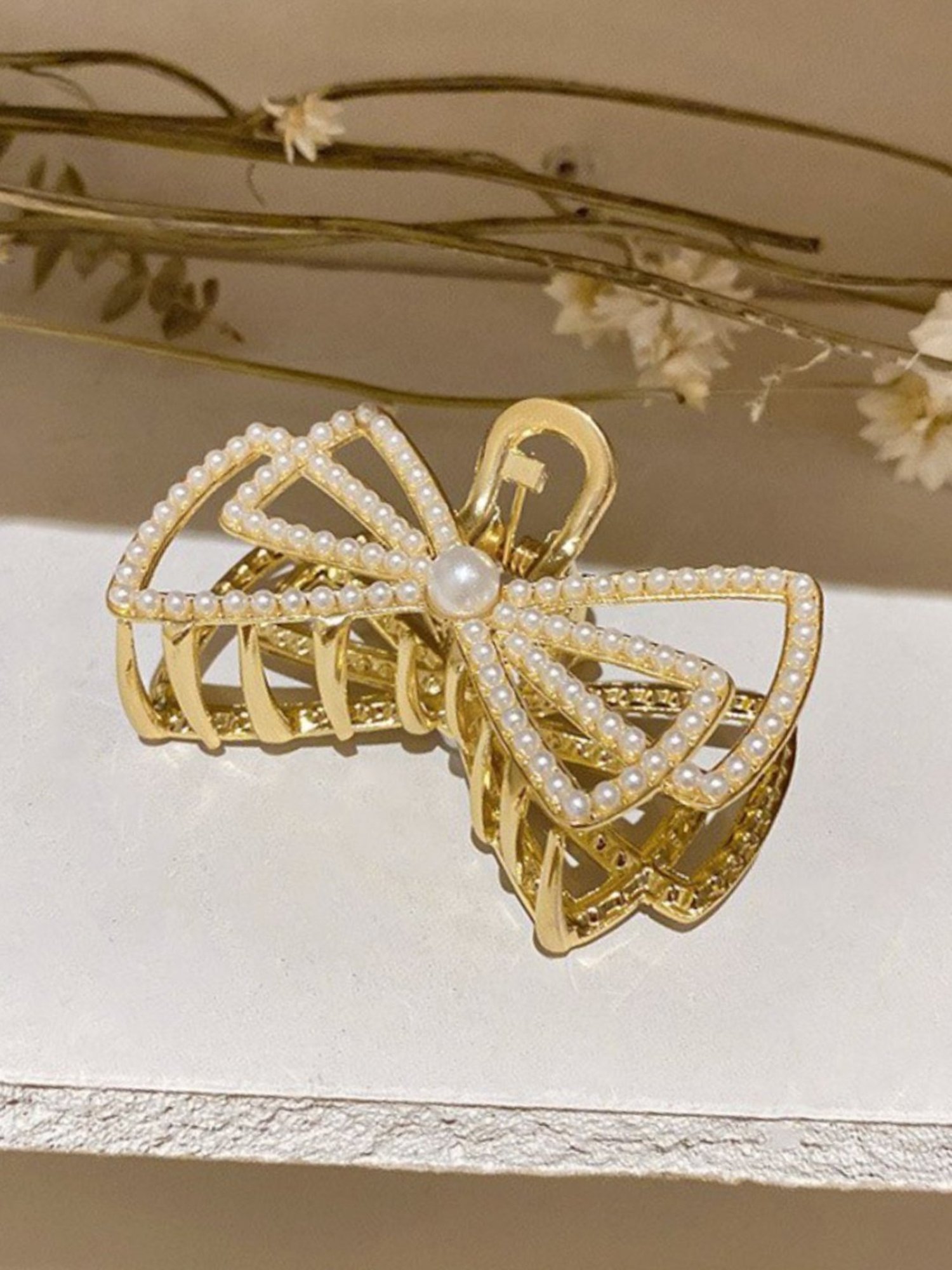 OOMPH White Pearls Bow Design Large Big Hair Claw