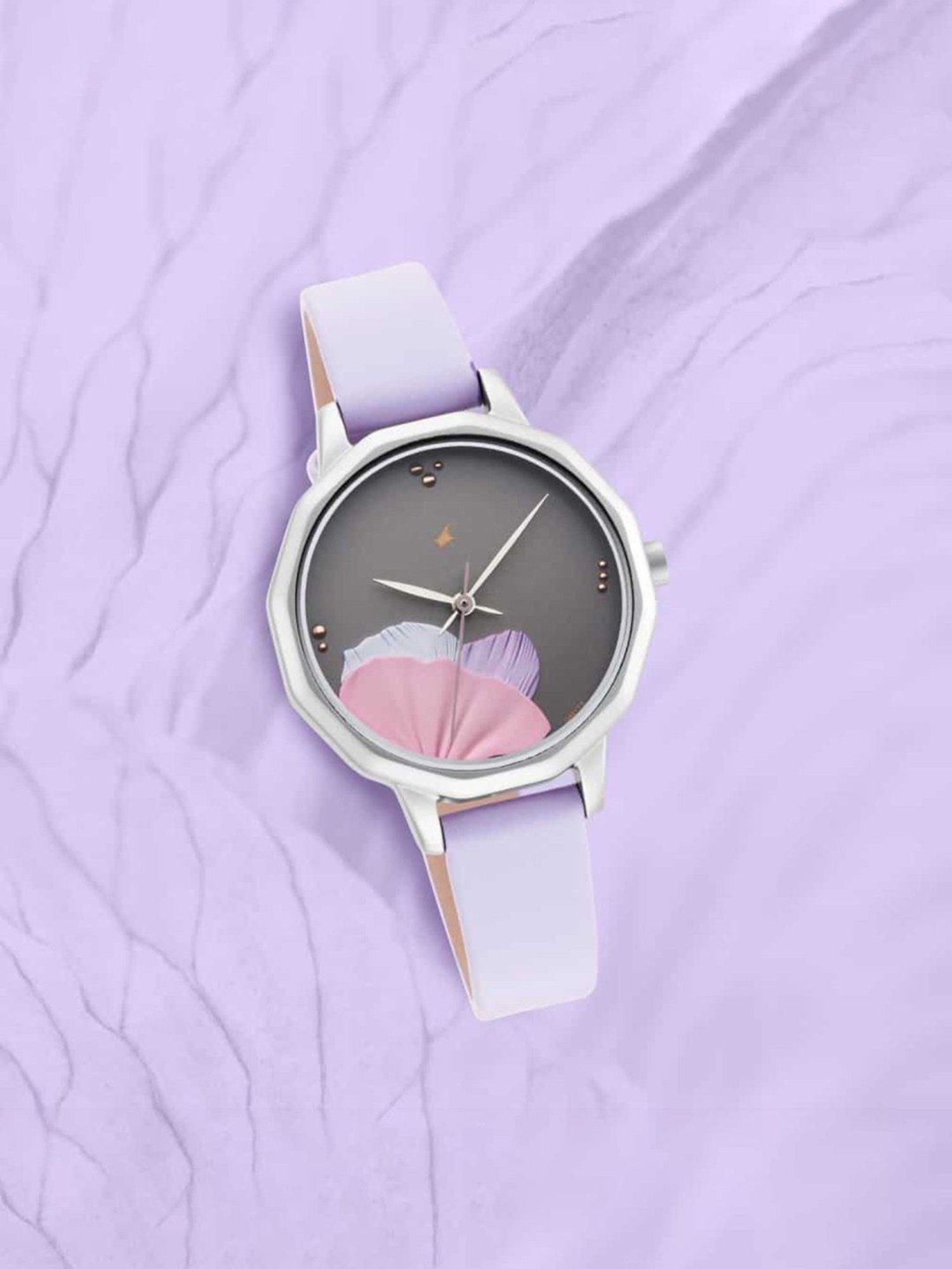 Women's Disney Minnie Mouse Nylon Strap Watch - Red