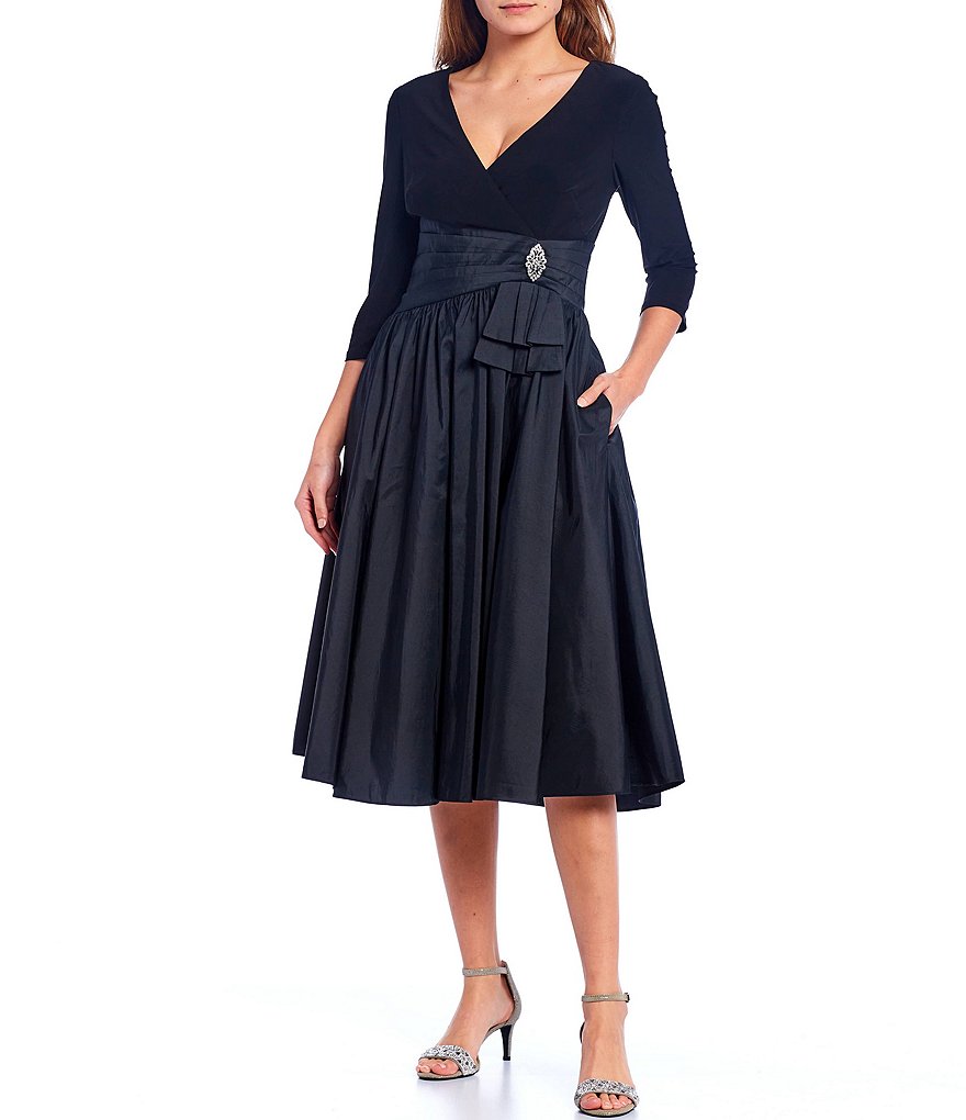 Jessica Howard 3/4 Sleeve V-Neck Pleased Waist Dress