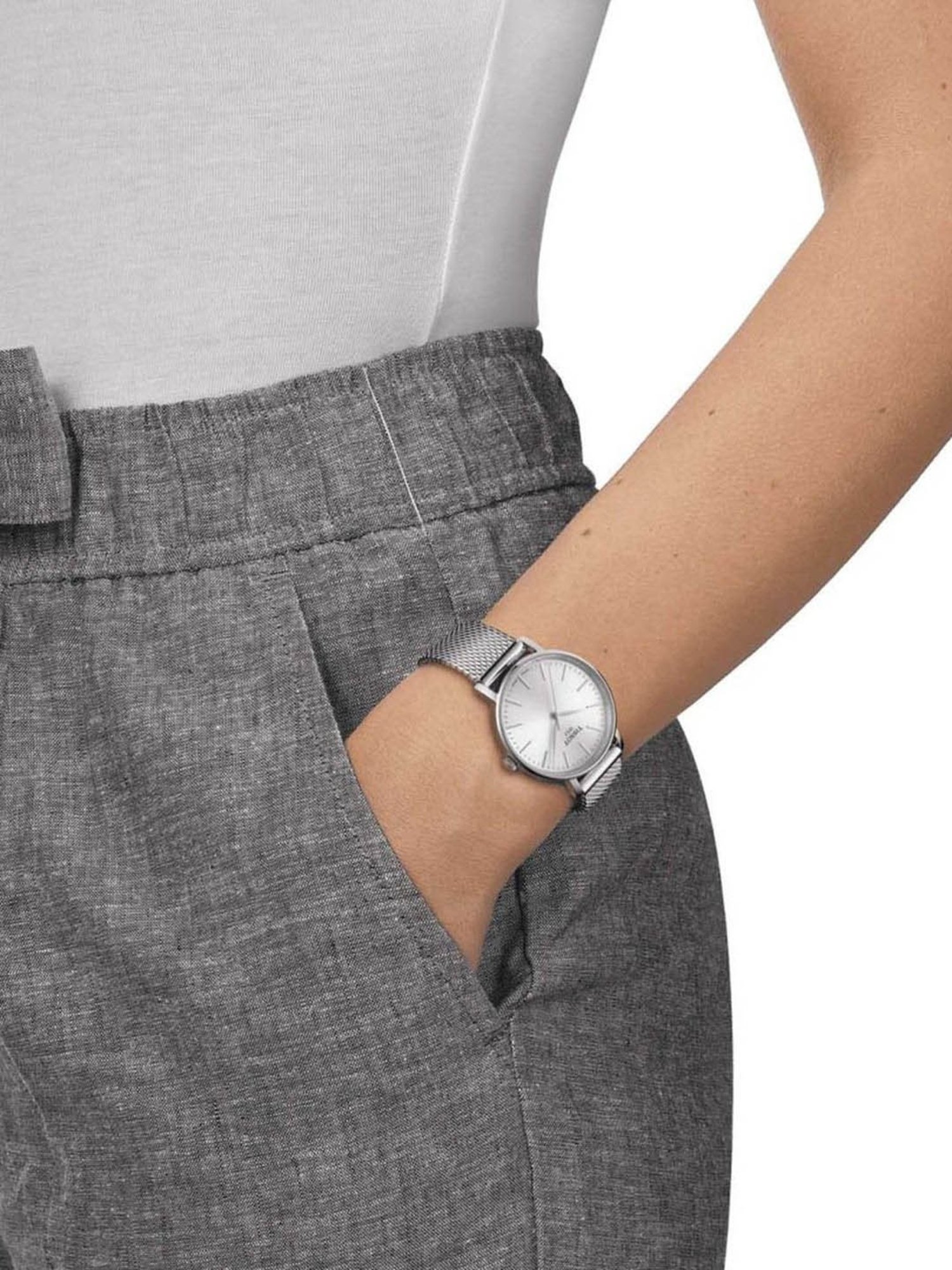 Women's Disney Minnie Mouse Nylon Strap Watch - Red