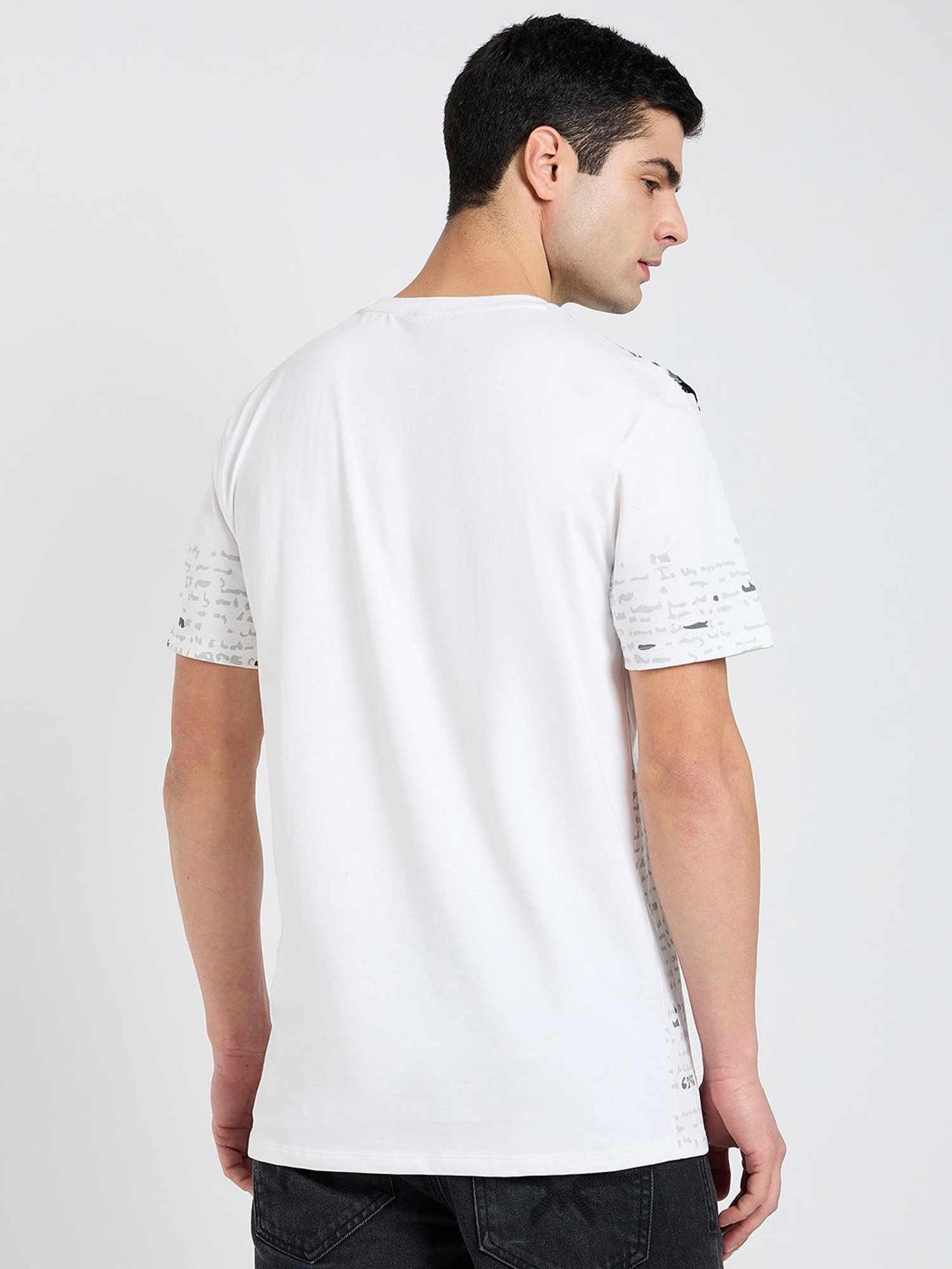 EDRIO White Regular Fit Graphic Print Crew T-shirt