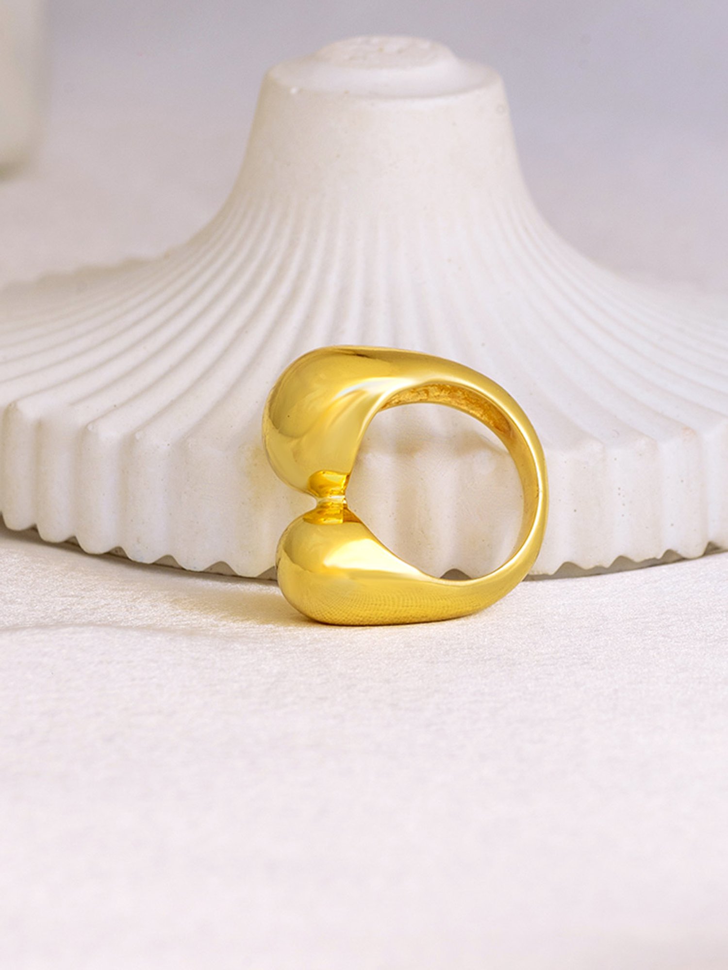 Perfectly Average Dual Pebble Ring