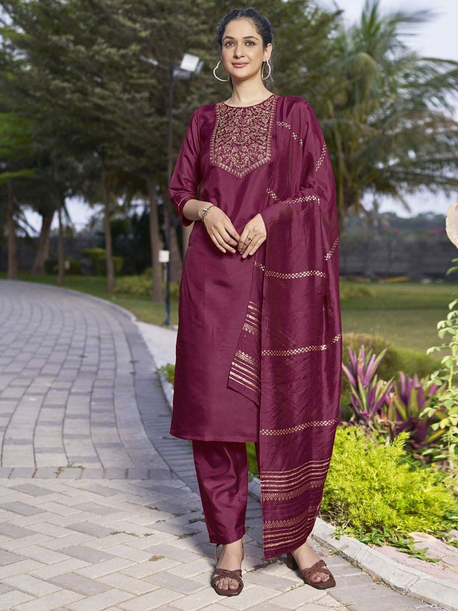 Skylee Purple Embroidered Kurta Pant Set With Dupatta