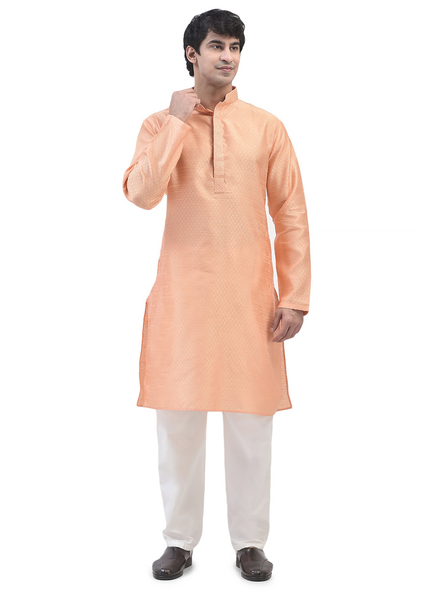 SG LEMAN Peach & White Regular Fit Self Design Kurta & Pyjamas Set