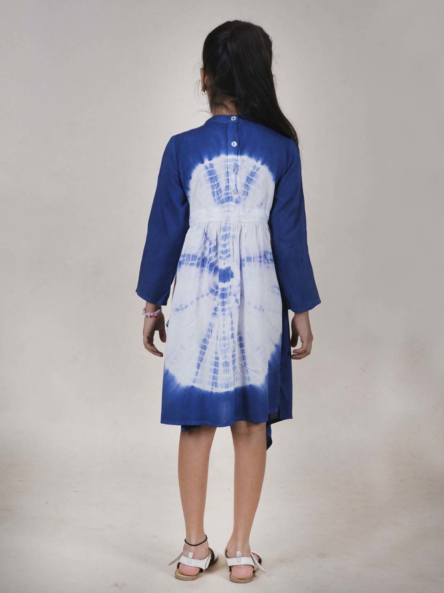 Kiddopanti Girls Blue & White Printed Full Sleeves Casual Dresses