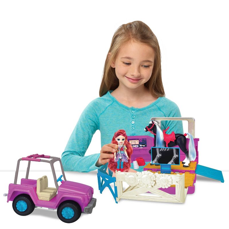 Winner's Stable Deluxe Vet Trailer Vehicle Playset 22pc