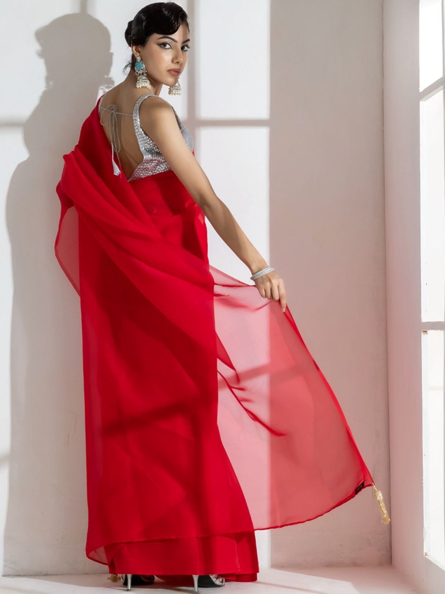 Swtantra Devil Red Plain Saree With Unstitched Blouse