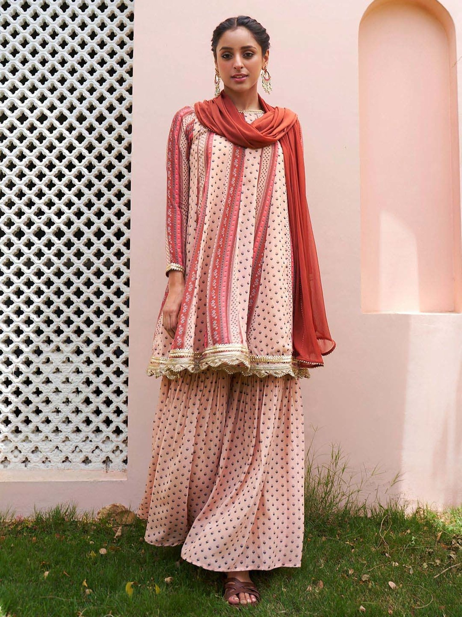 Janasya Peach Printed Kurti Sharara Set With Dupatta