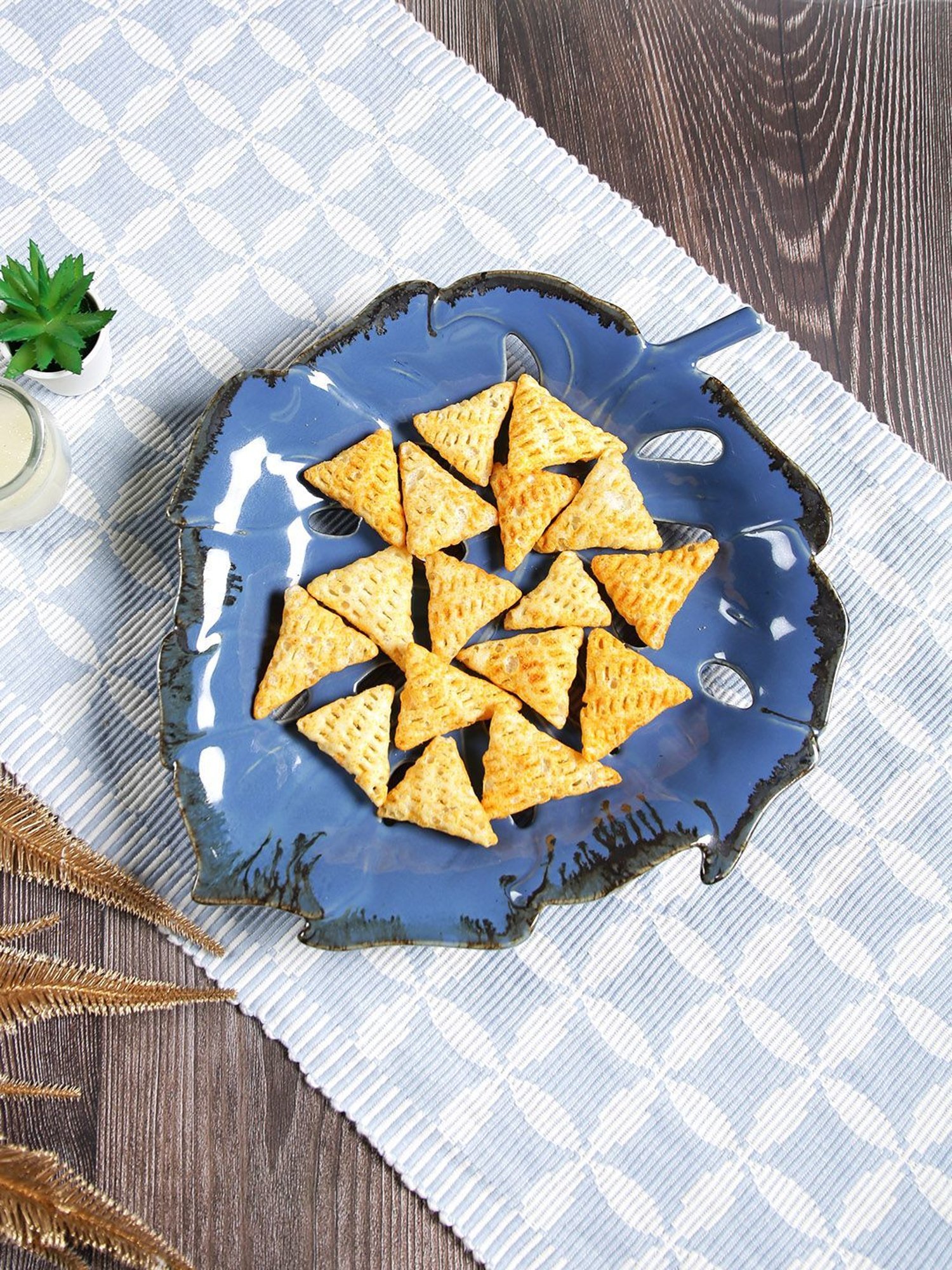 Aapno Rajasthan Blue Ceramic Leaf Design Serving Platter