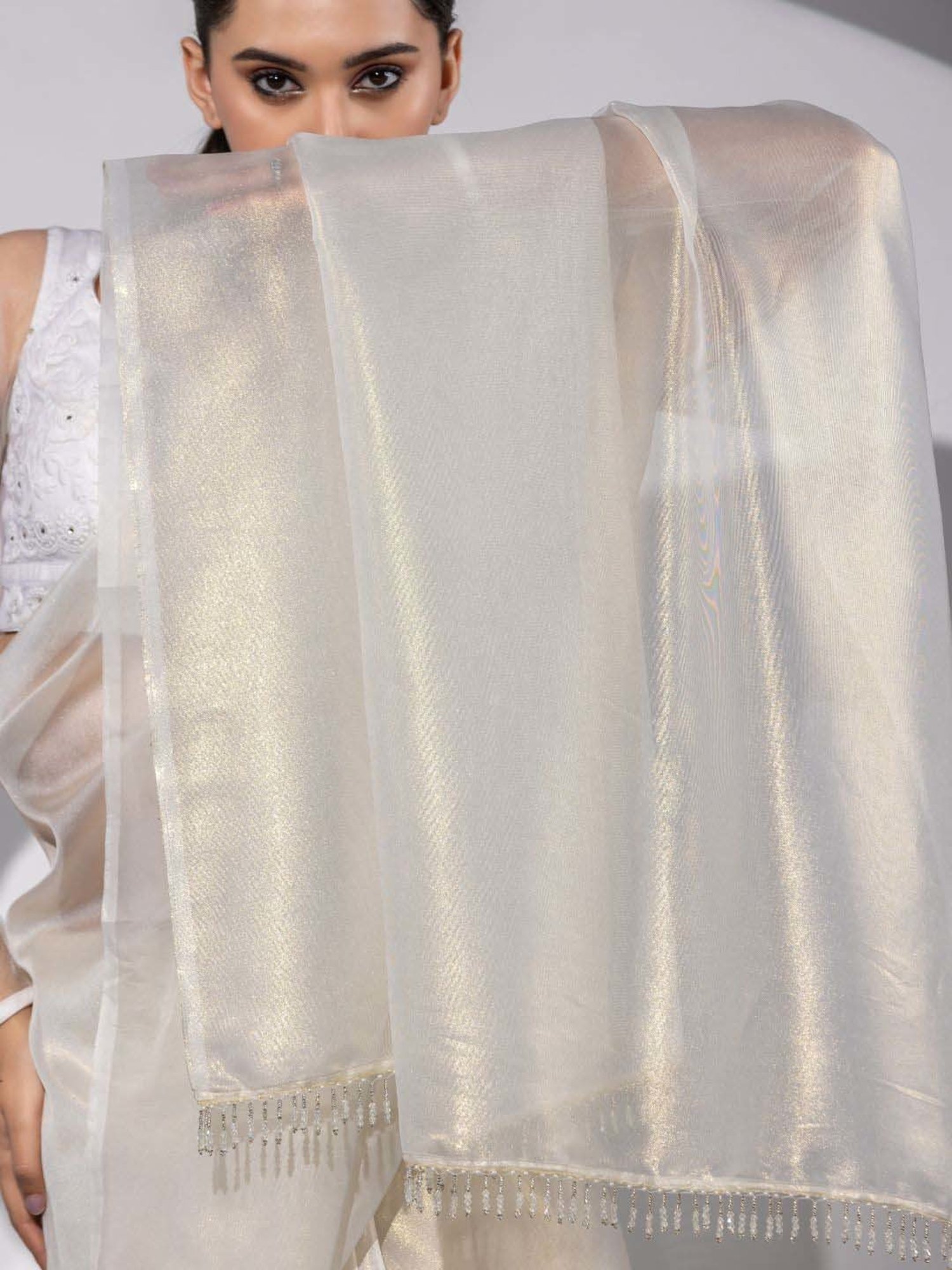 Swtantra White Woven Saree With Unstitched Blouse