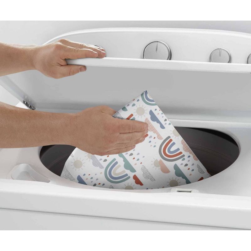 Simmons Kids' Silent Auto Gliding Deluxe Bassinet - Embossed Paisley