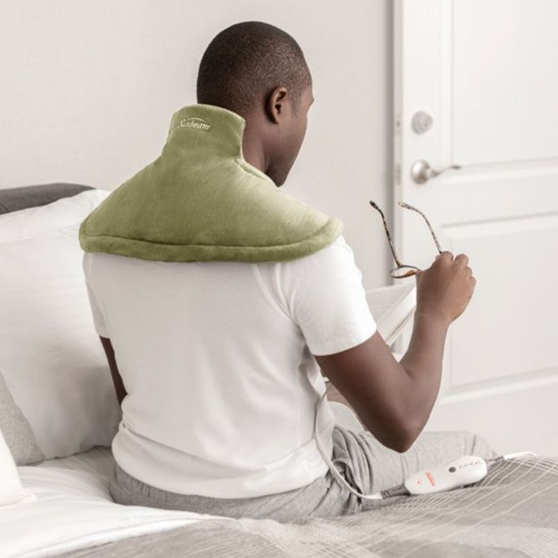Sunbeam 885402RML4U Soothing Renue Heated Therapy Wrap Pad for Neck and Shoulder Pain Relief with 4 Heat Settings, Sage Green